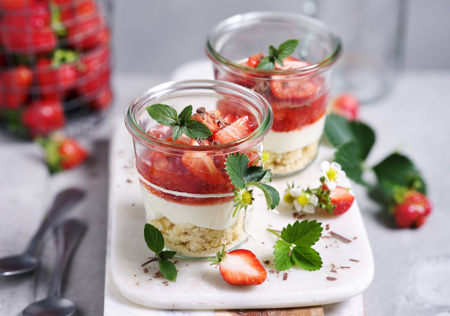 Blitzrezept für Erdbeer-Cheesecake im Glas