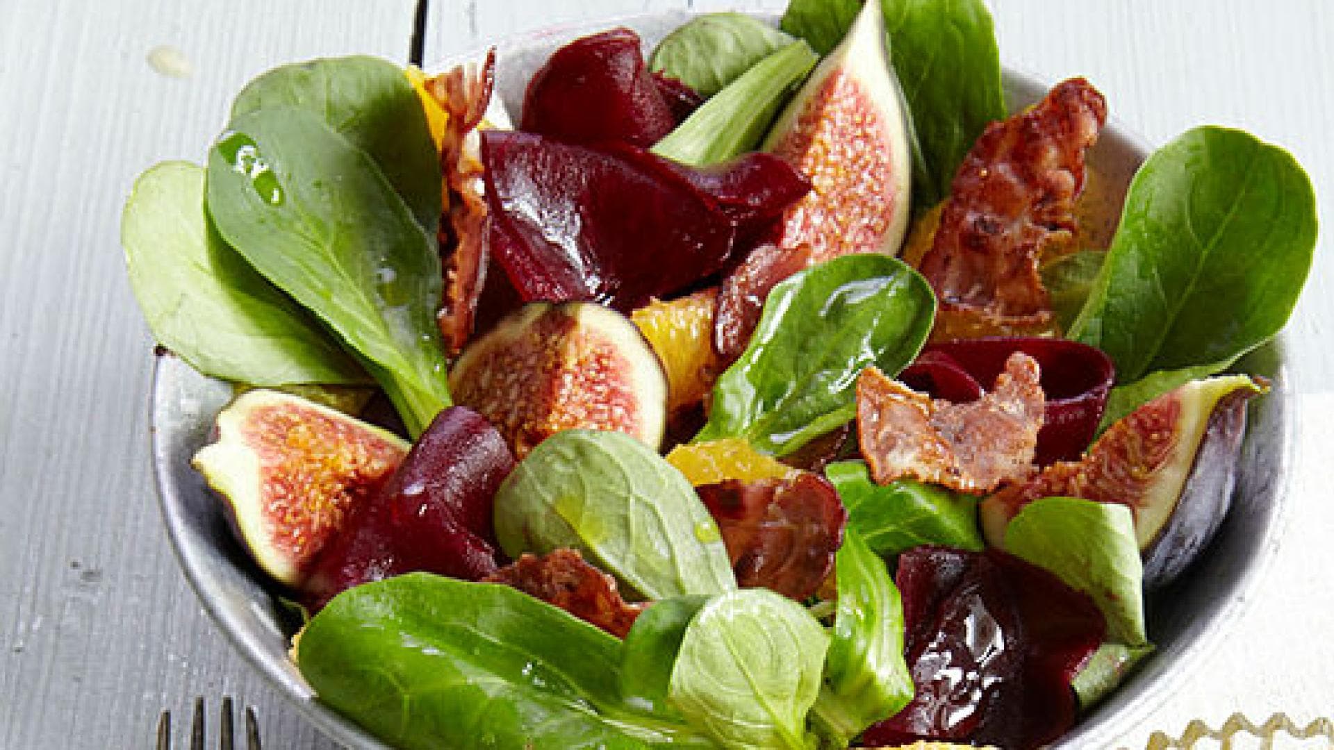 Rezept: Feldsalat mit Speck, Blutorange und Feigen