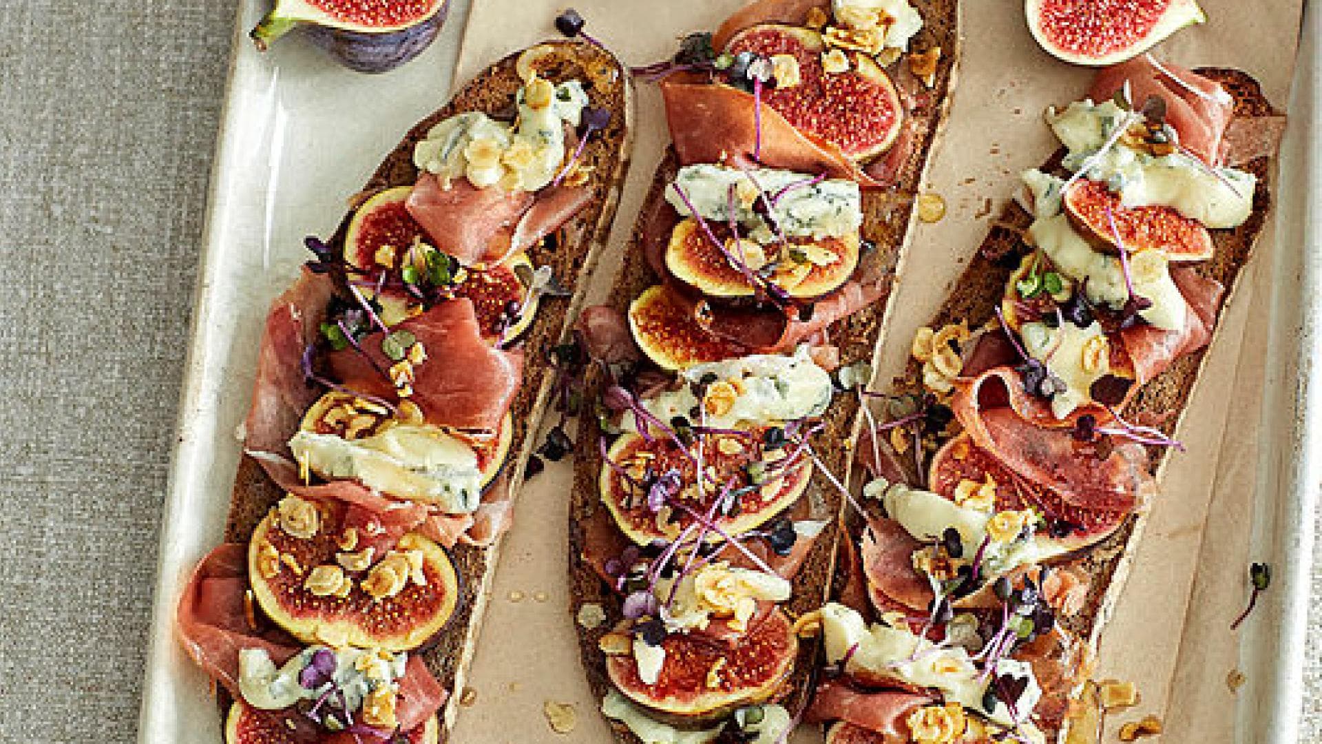 Tartines mit Gorgonzola, Honig und Feigen