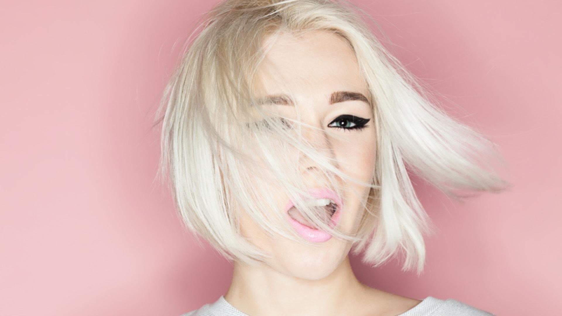 Frau mit kinnlangem Bob