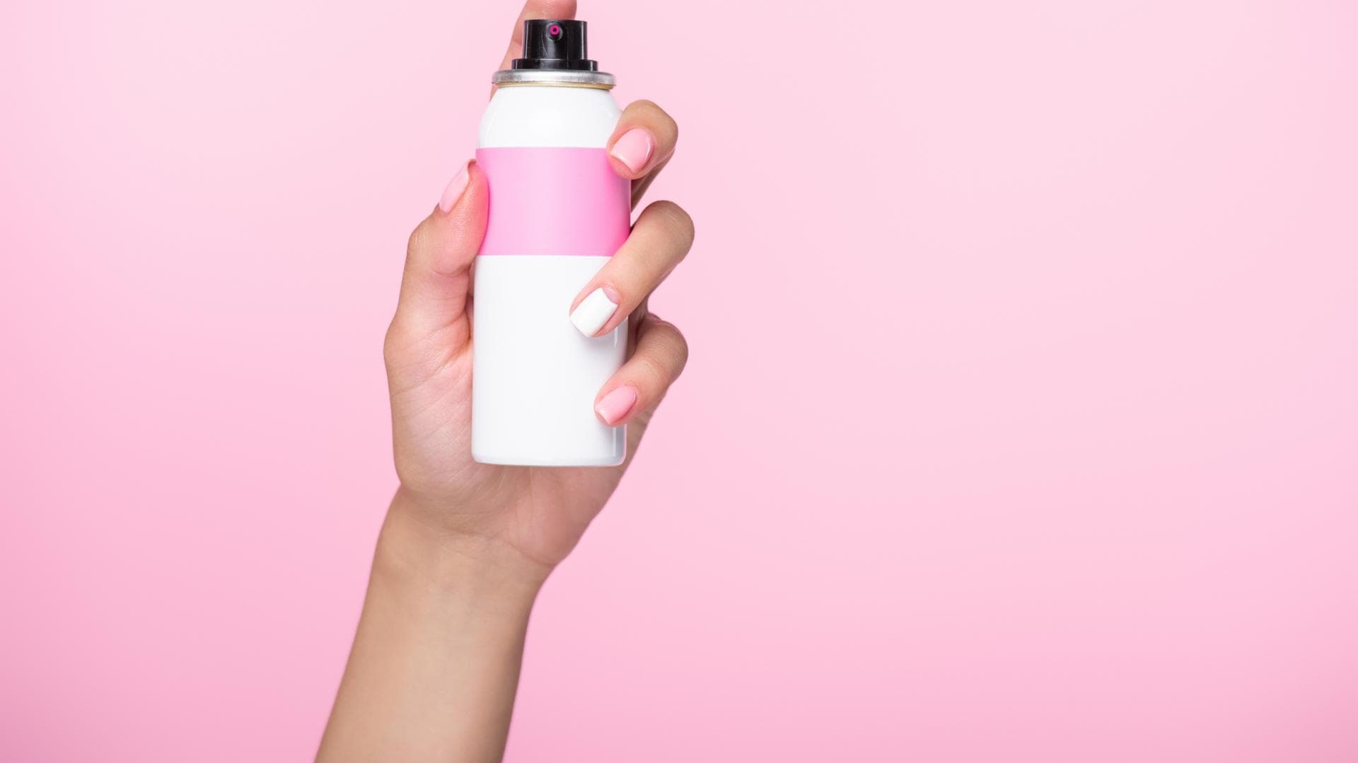 Haarspray in der Hand