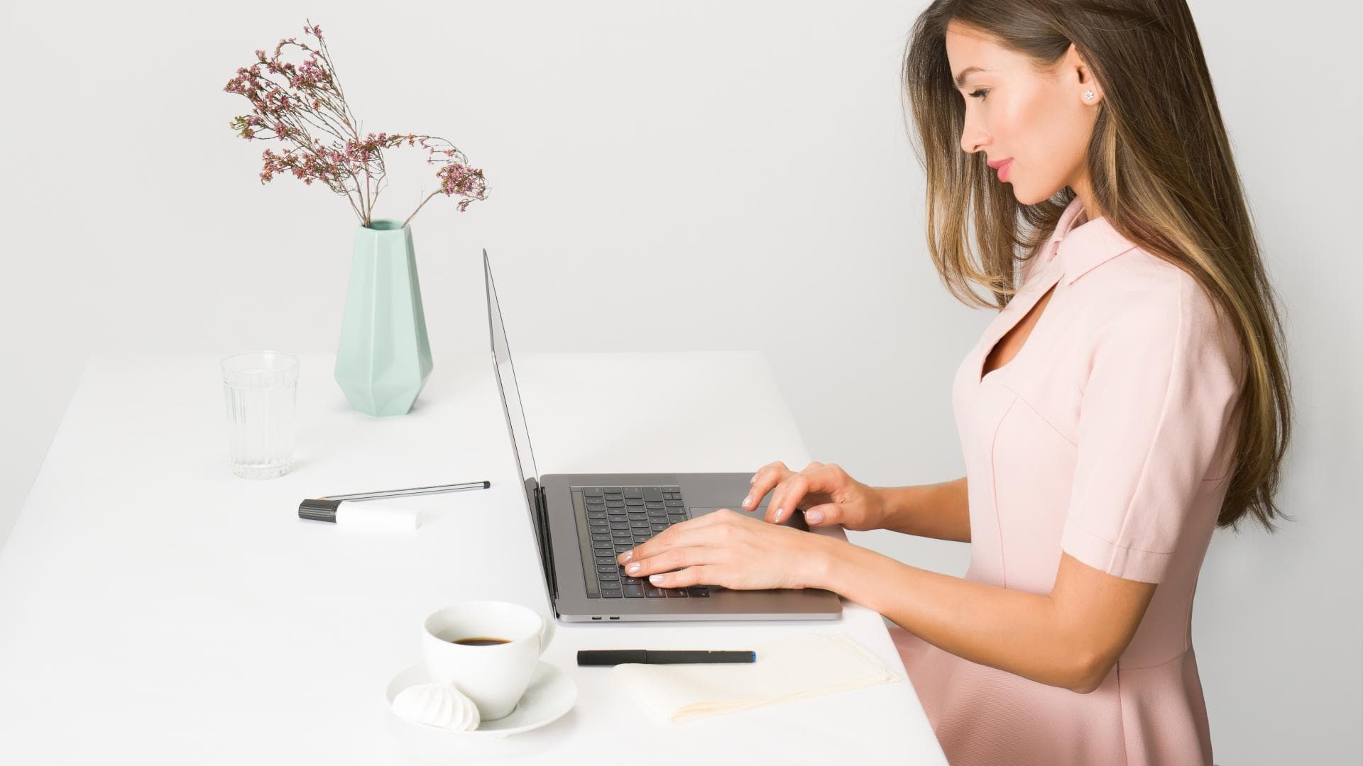 Frau am Laptop