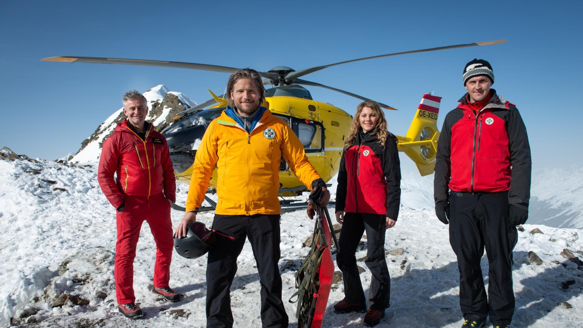 Sebastian Ströbel und der „Die Bergretter“-Cast 2021