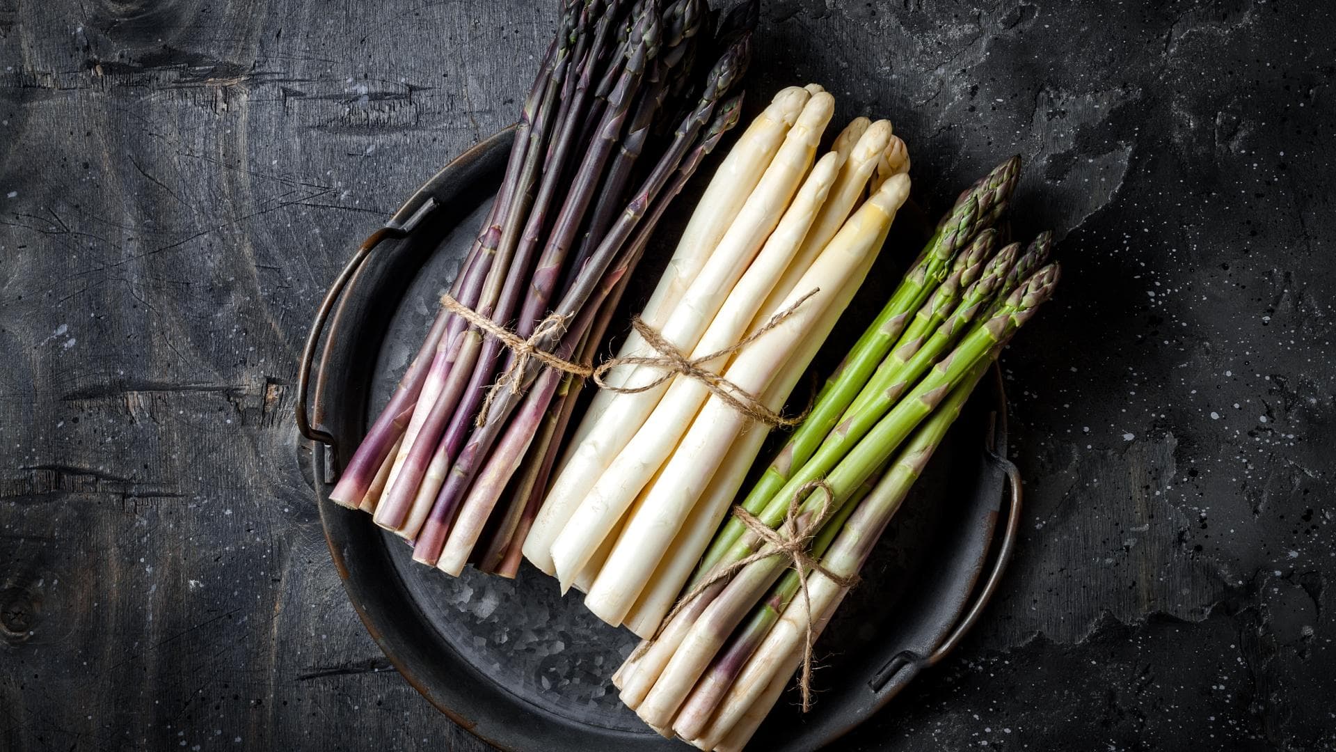 Spargel in Grün, Weiß und Lila