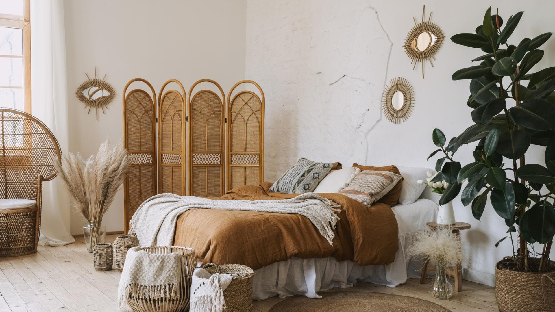 Zimmer mit Rattan-Deko