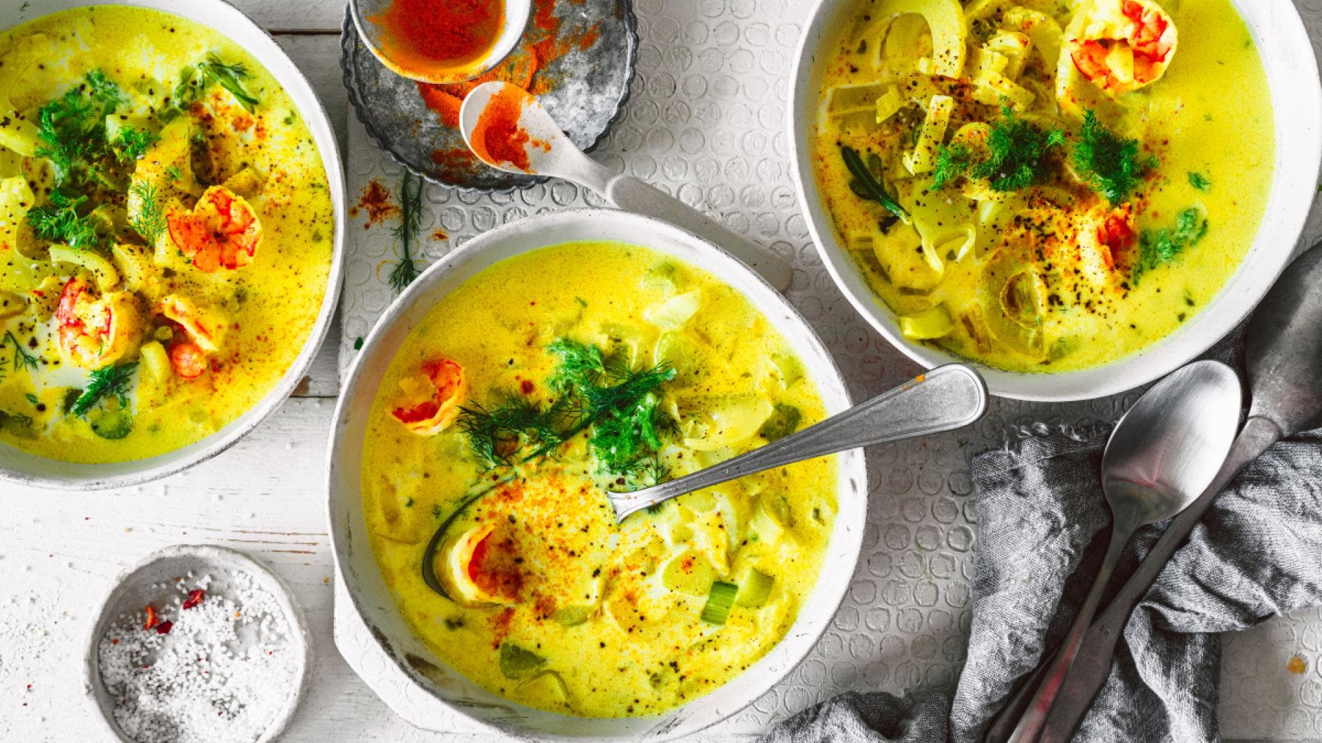 Fenchelsuppe mit Garnelen und Kurkuma