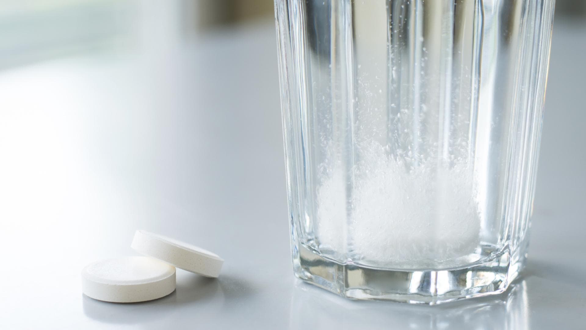 Gebissreiniger in einem Glas