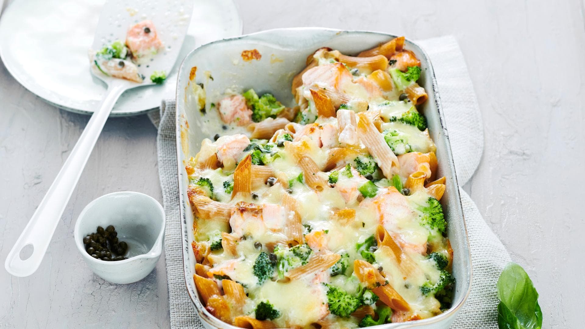 Überbackener Brokkoli mit Vollkornpenne