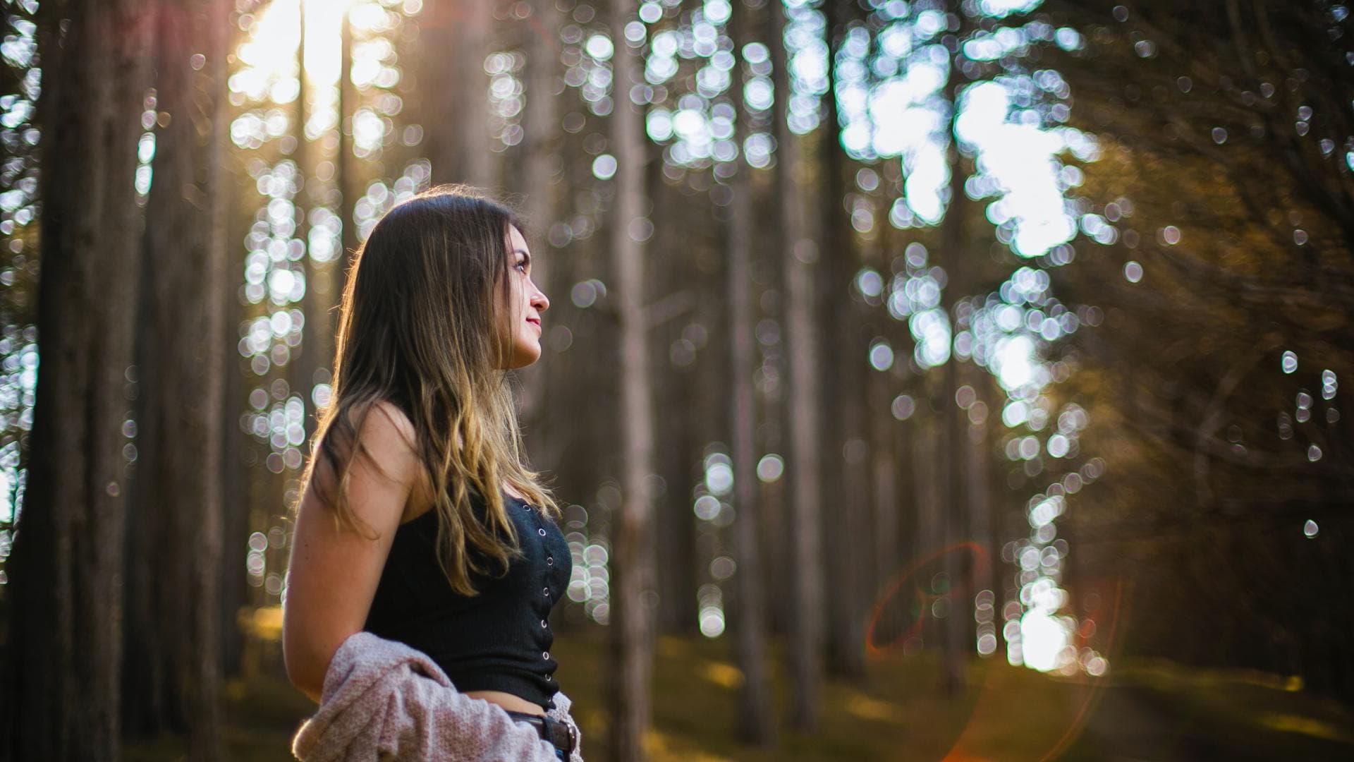 Frau im Wald
