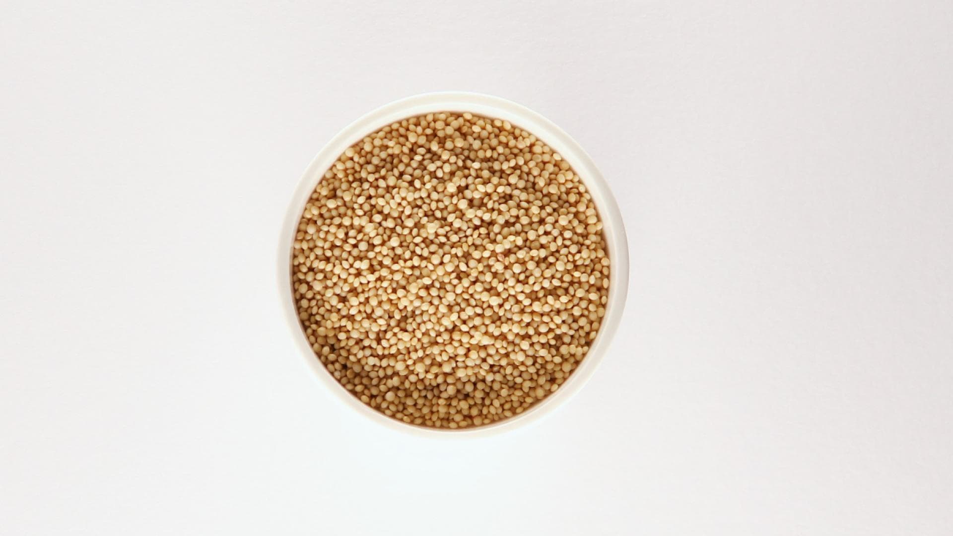 Amaranth in einer Schüssel.
