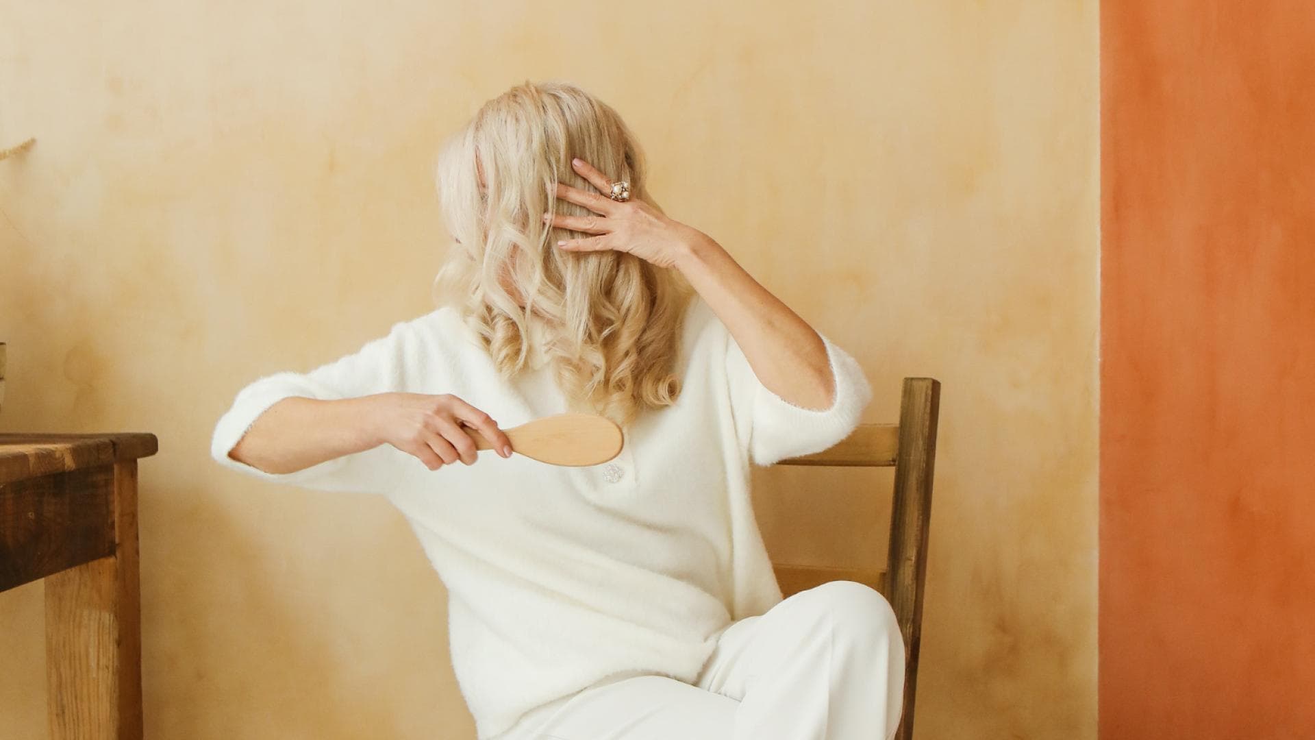 Frau mit blonden Haaren