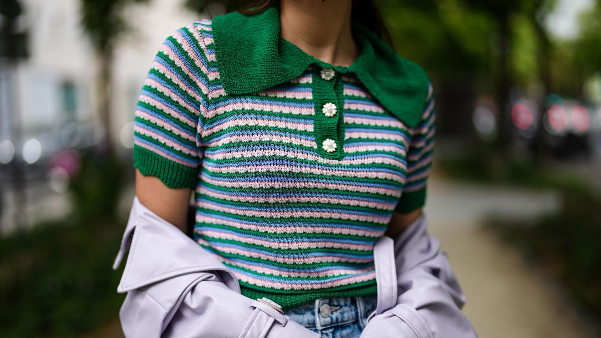 Gehäkeltes Poloshirt im Streetstyle.