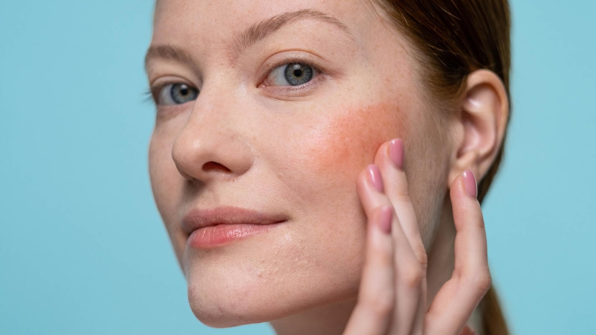 Blush auftragen mit Fingern 