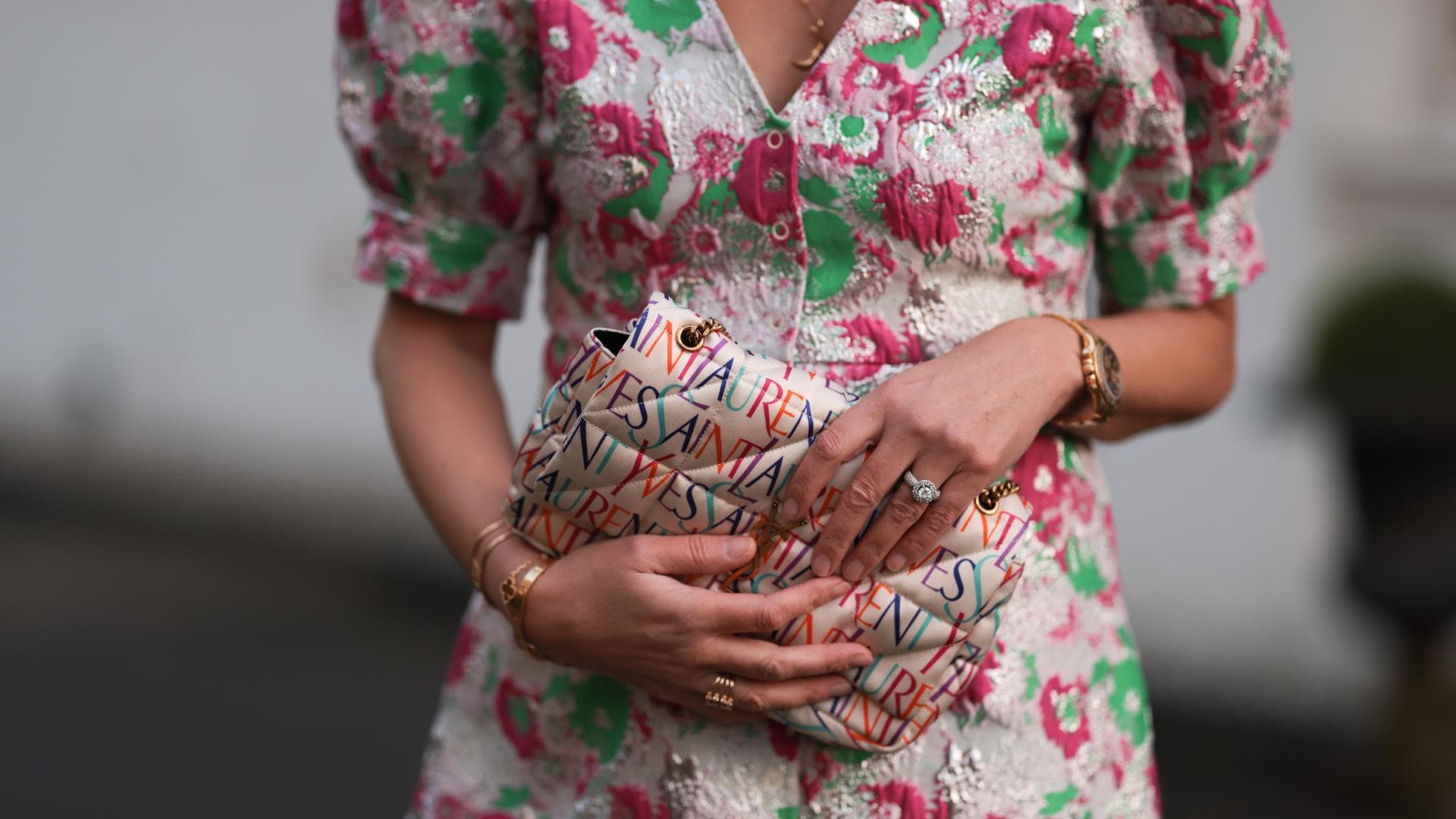 Blumenkleid im Streetstyle