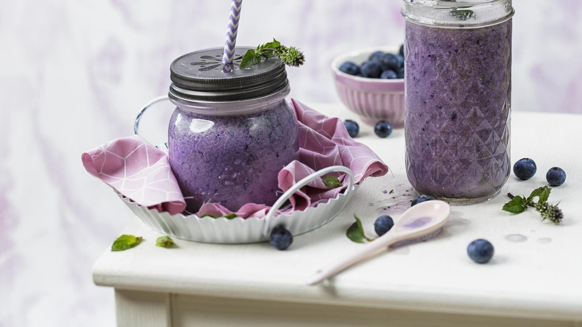 Heidelbeer-Smoothie mit Mandelmilch