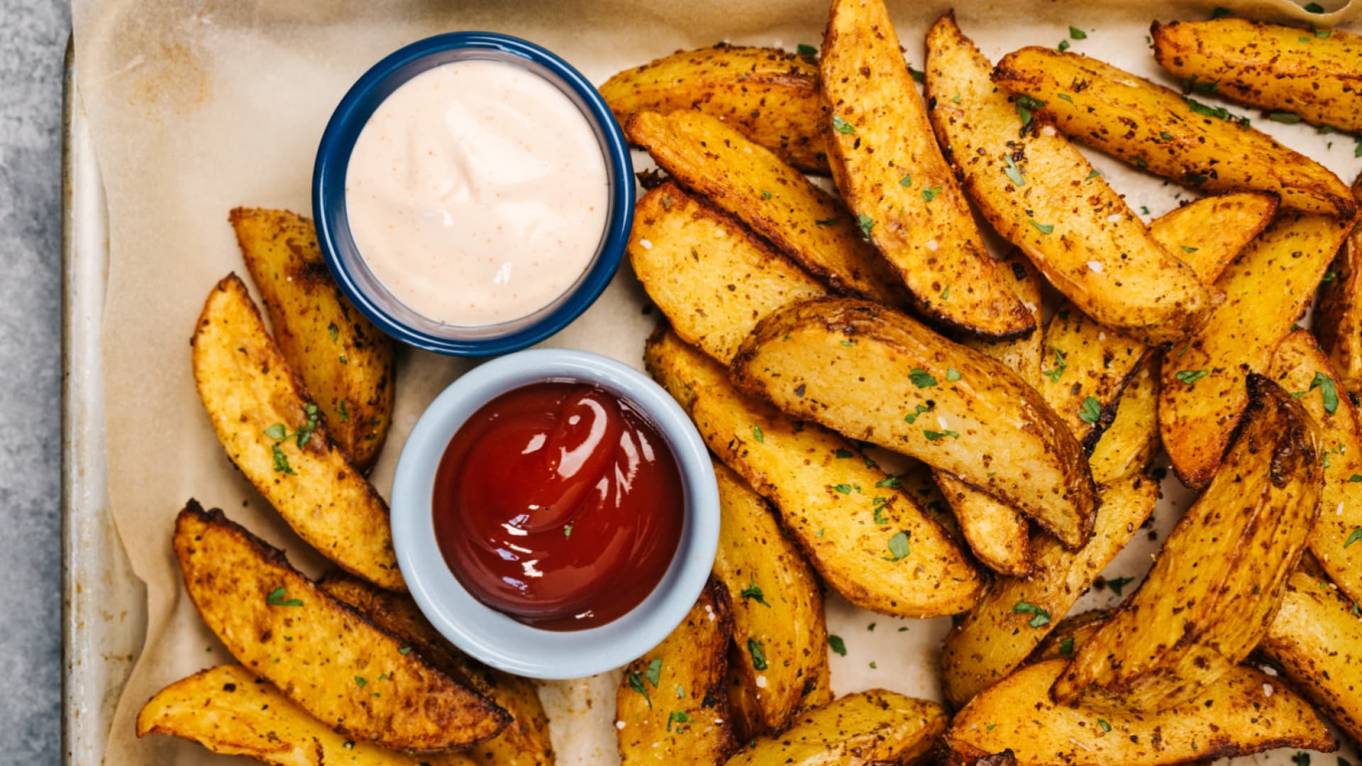 Kartoffelspalten aus dem Backofen