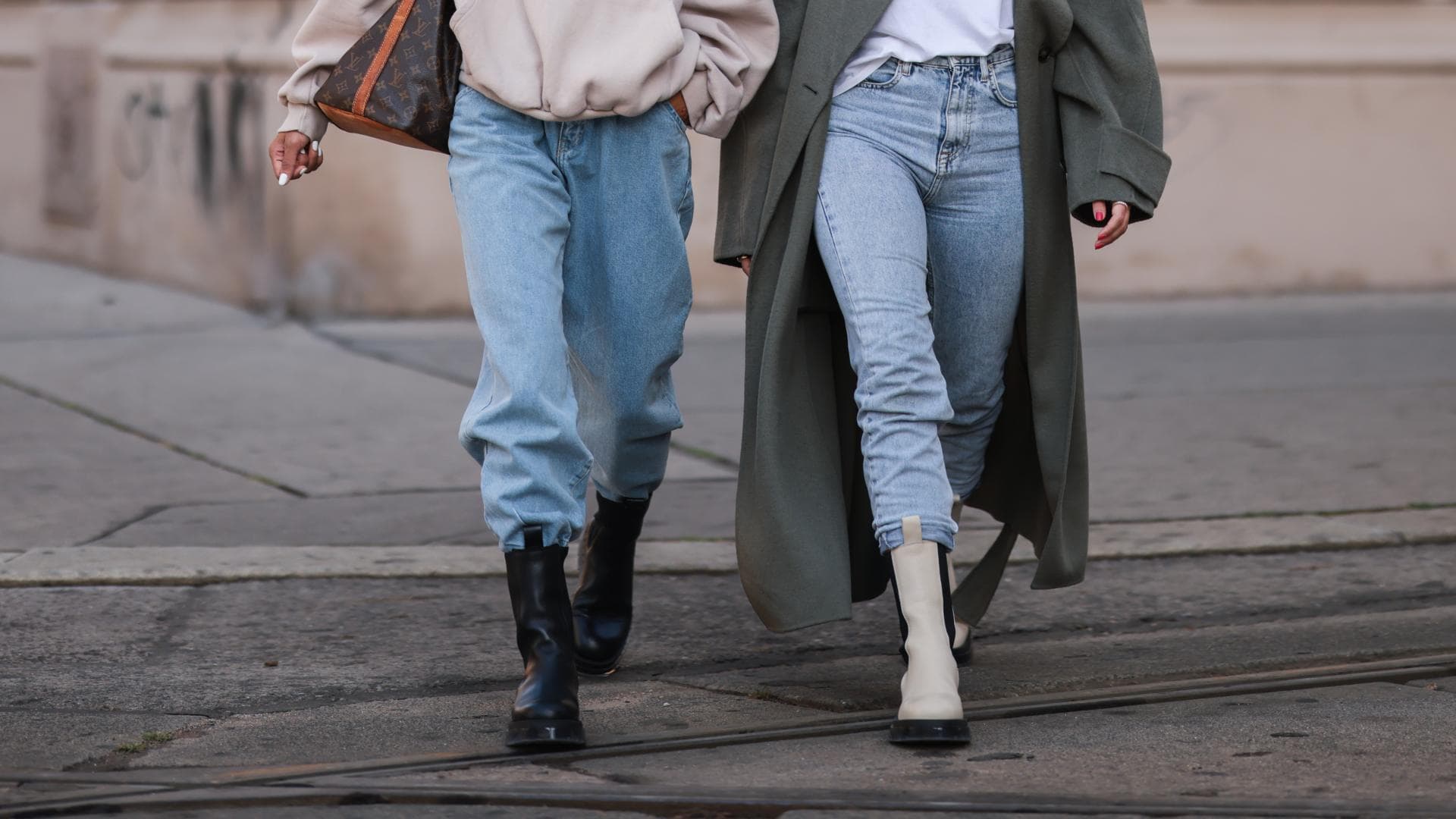 Streetstyle mit lässigen Chelsea Boots.