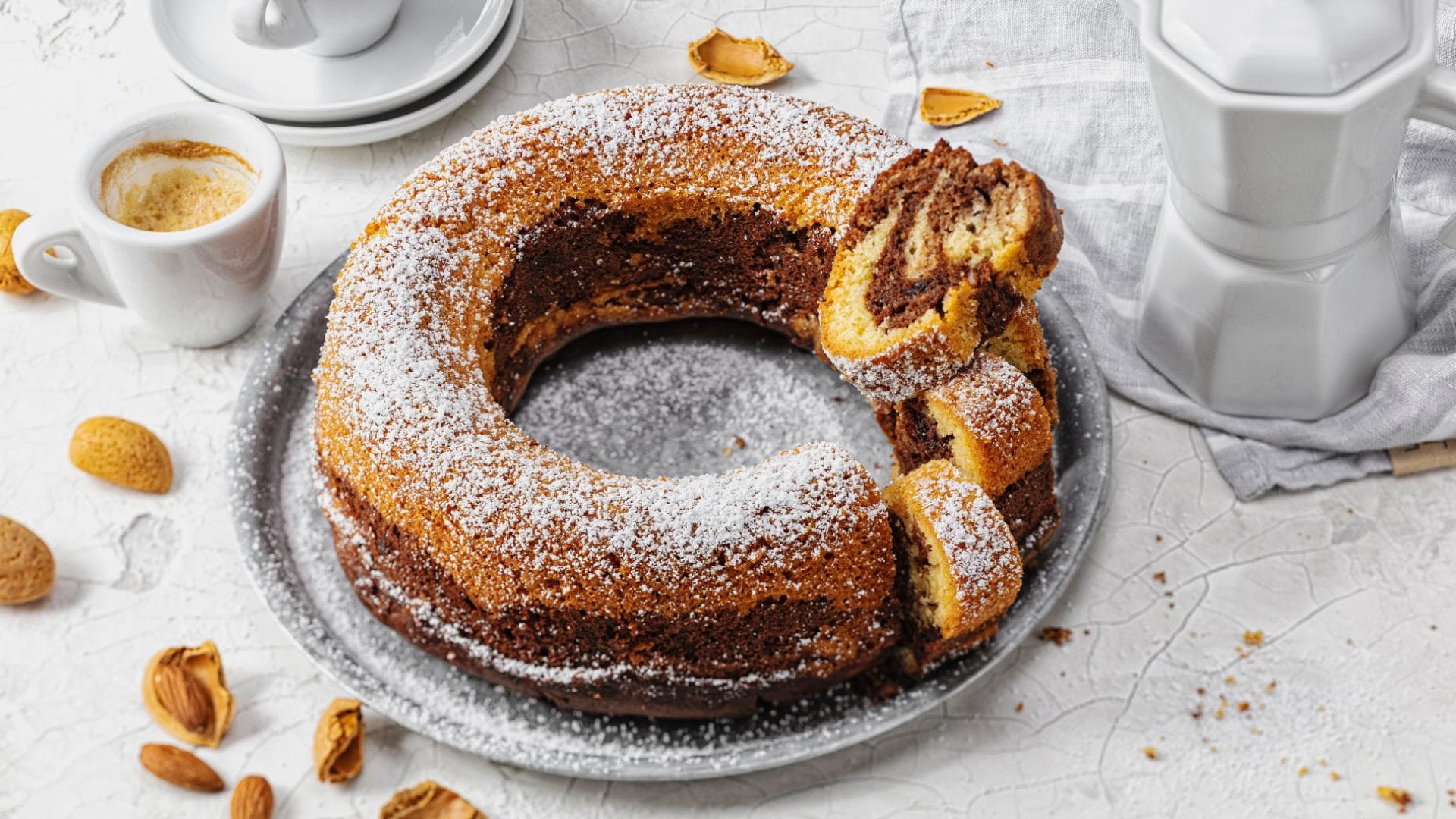 Marmorkuchen kalorienarm mit Mandeln und Kaffee