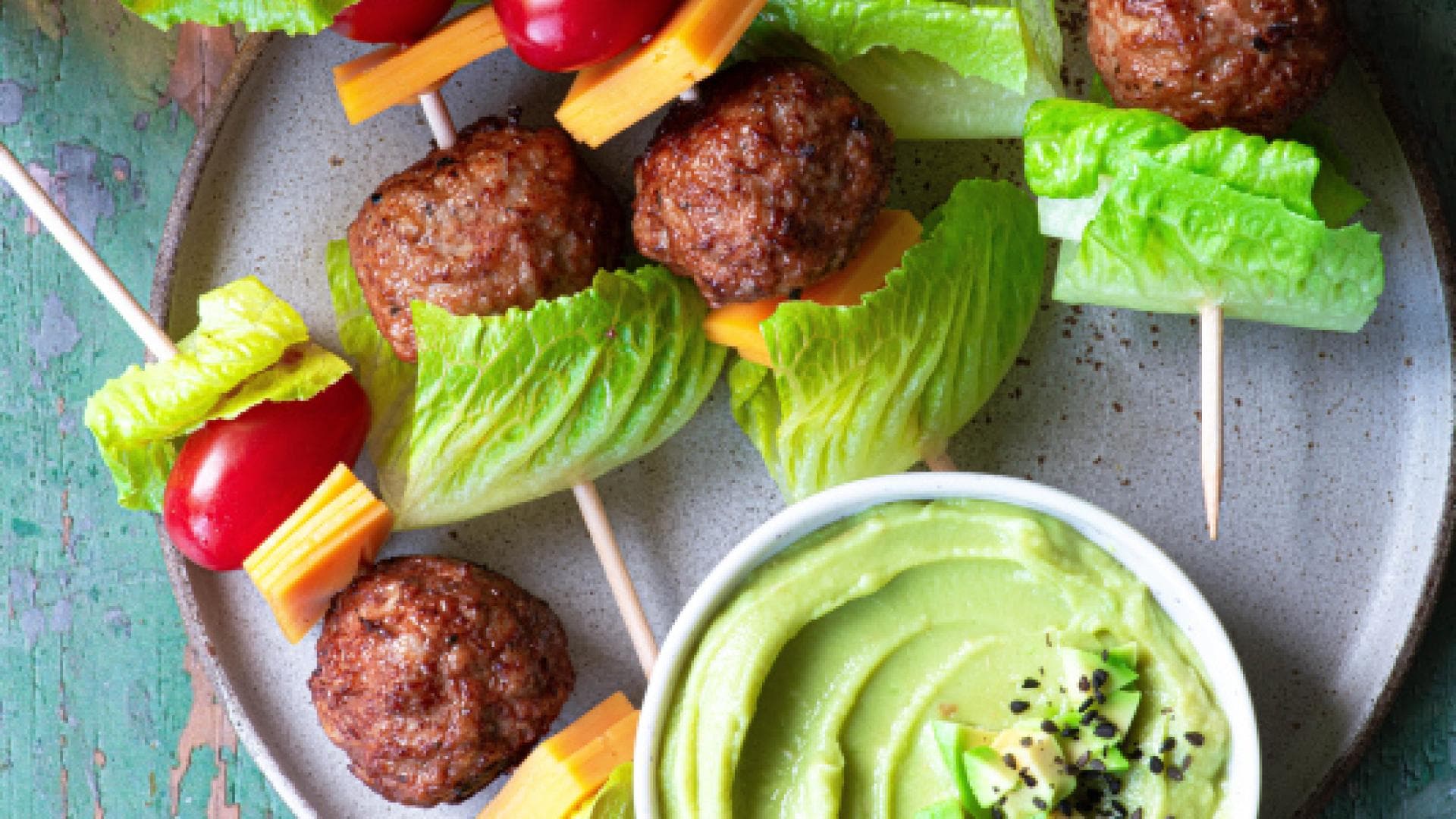 Burger-Spieße mit Avocado-Mayonnaise