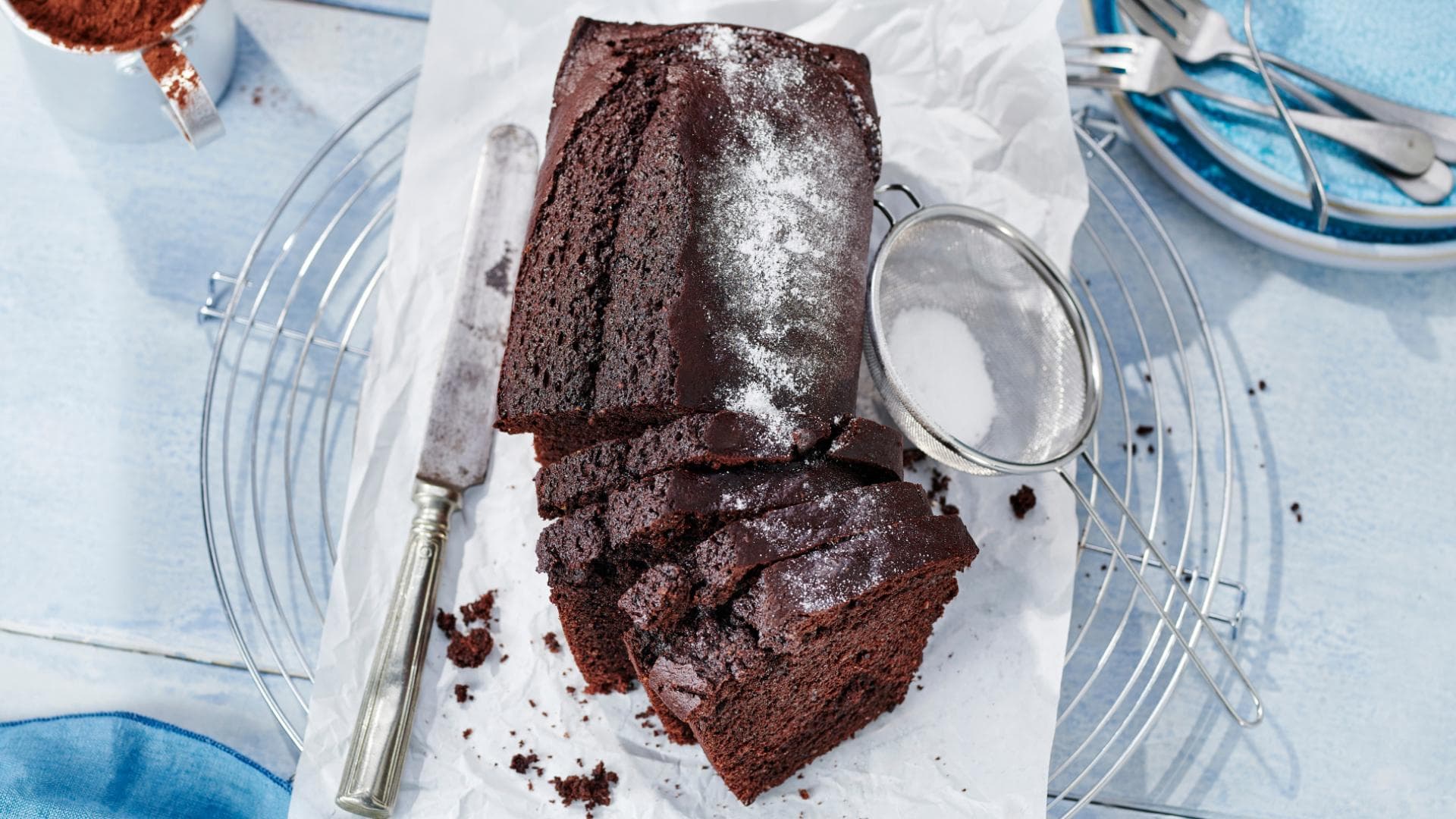 Schokoladen Kuchen mit Puderzucker