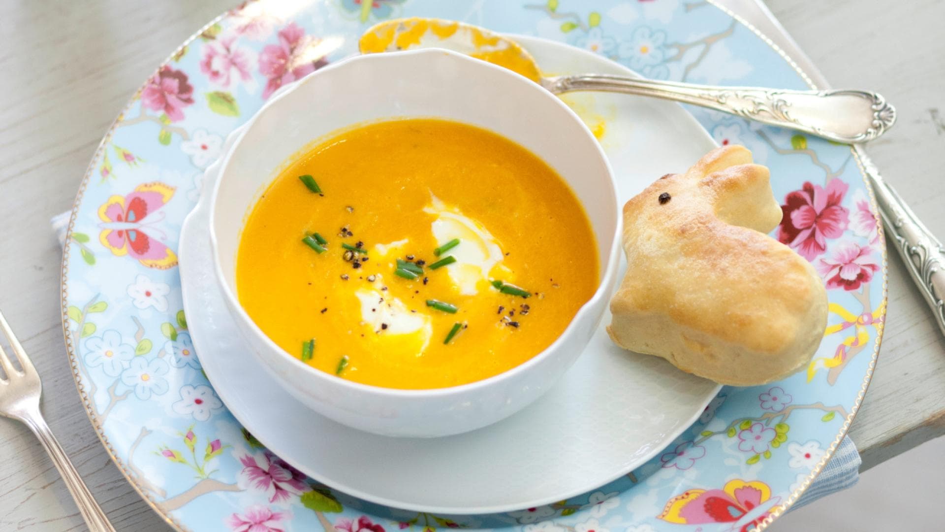 Möhrensuppe mit Osterdeko
