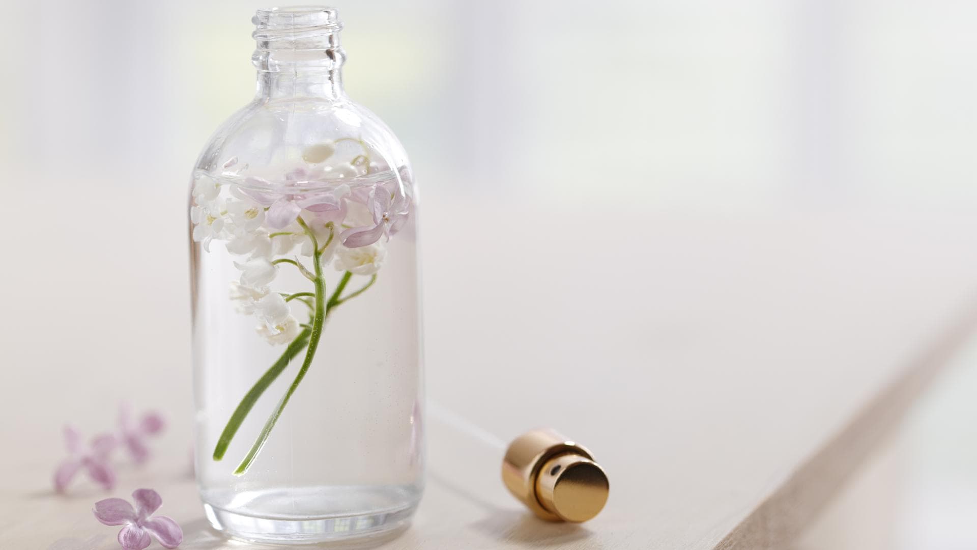 Parfums mit Maiglöckchen in der Flasche