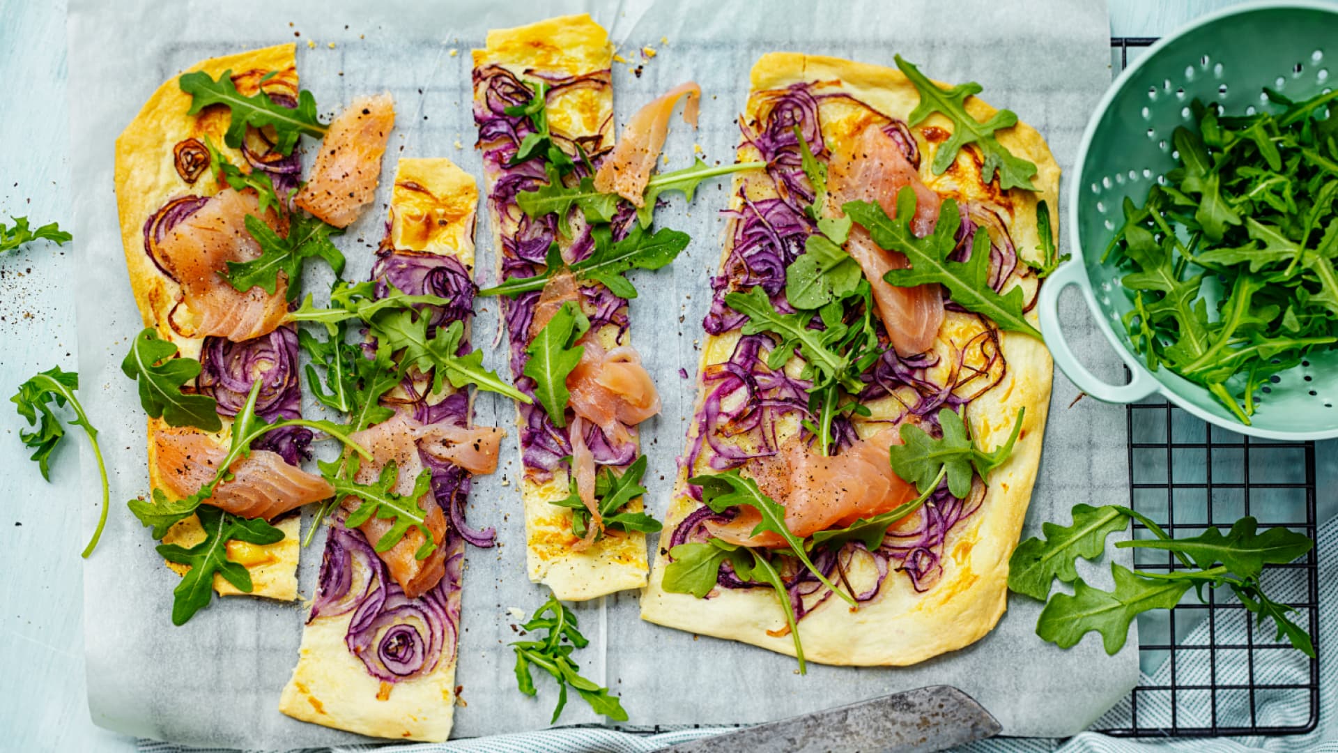 Schneller Flammkuchen mit Räucherlachs