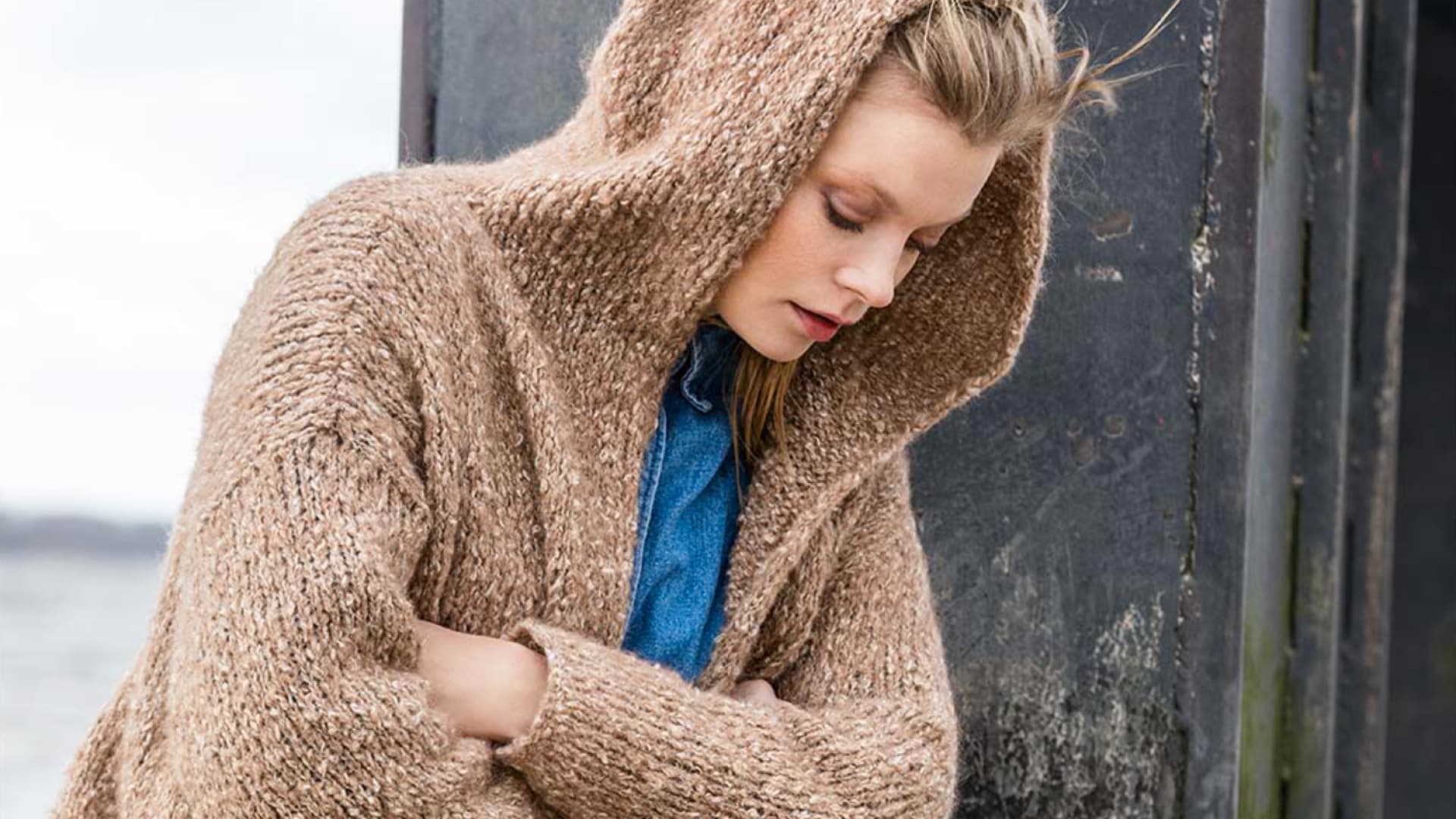 Strickjacke mit Kapuze