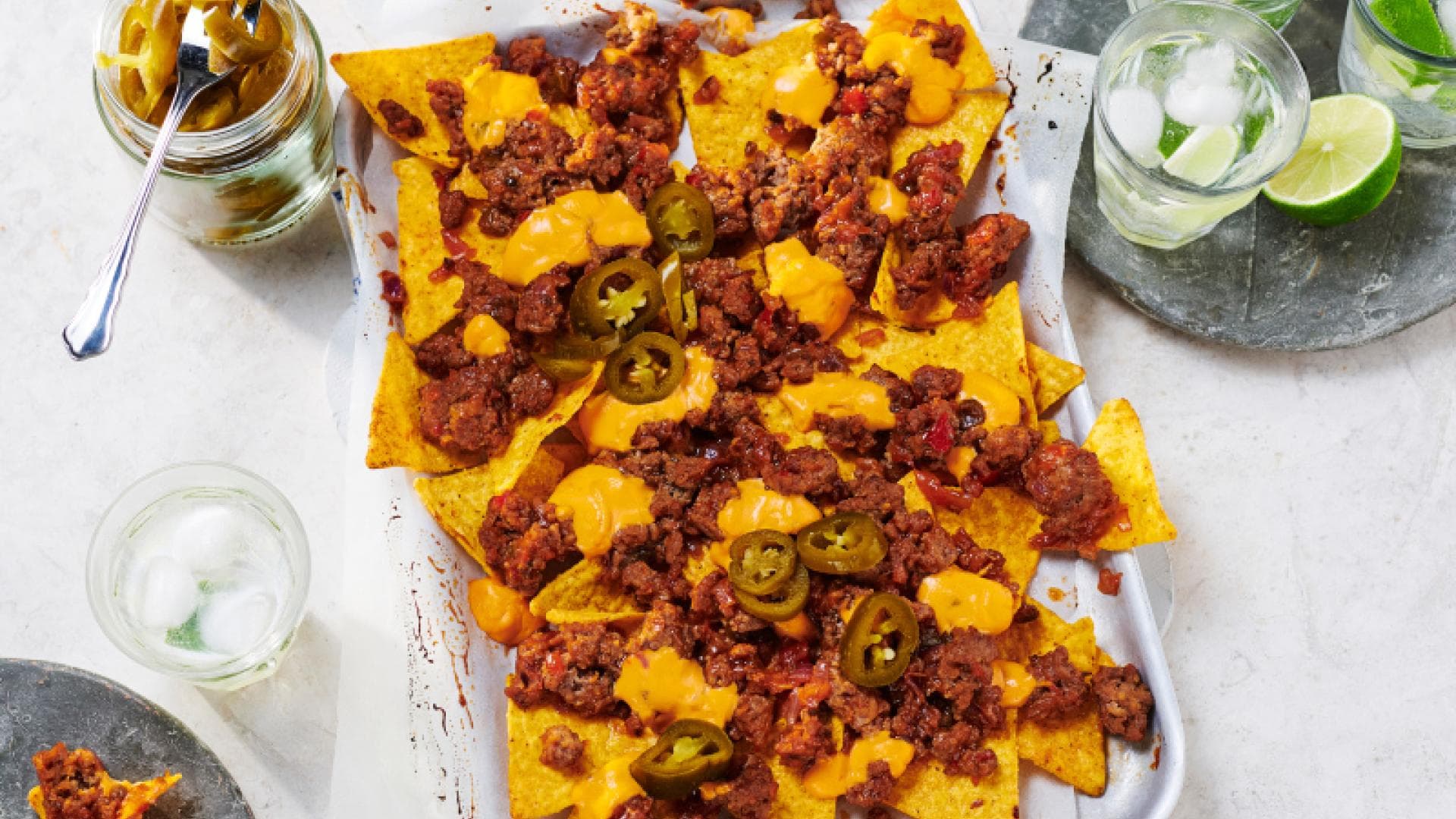 Überbackene Tortillas mit Hackfleisch und Jalapenos