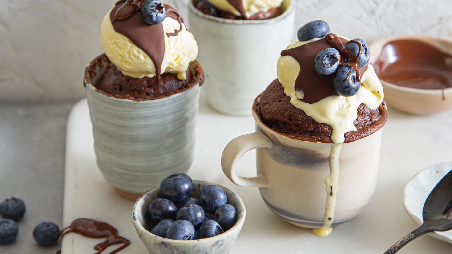 Warmer Tassenkuchen mit Schokolade
