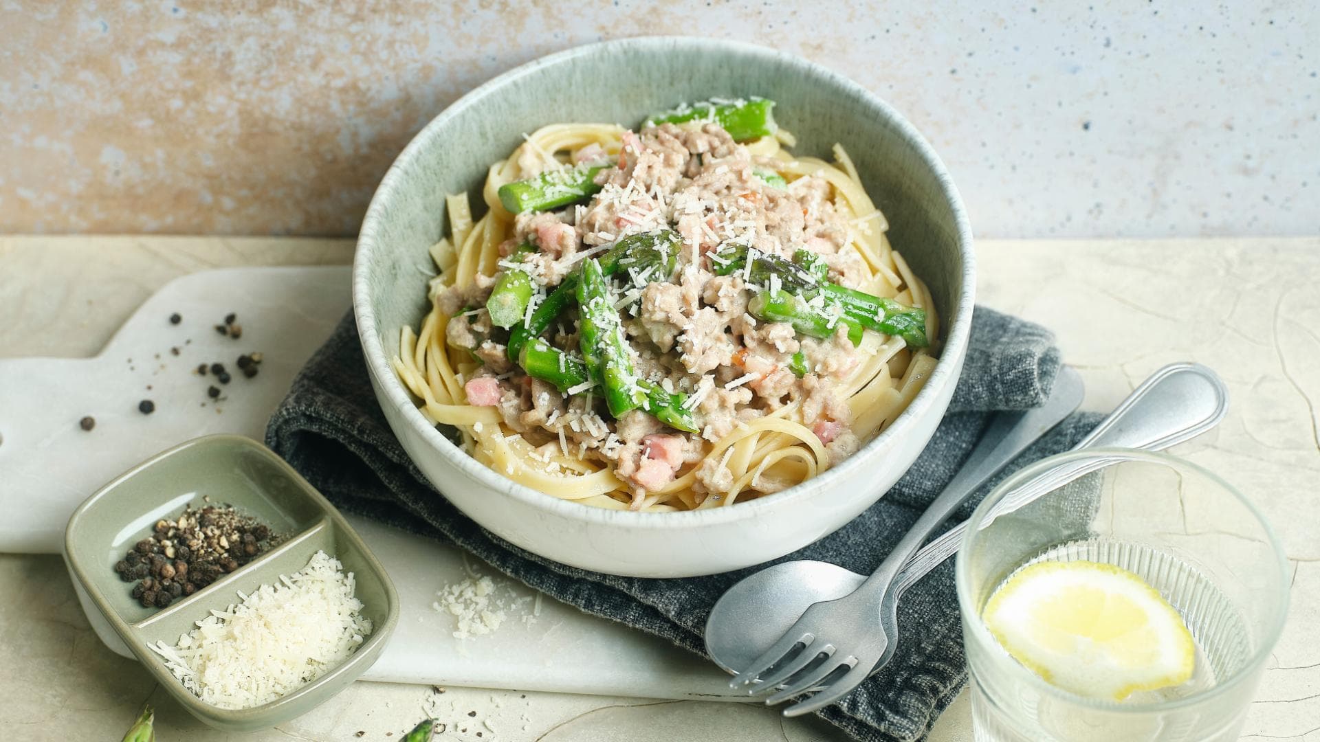 Spaghetti mit Hackfleischsauce à la Carbonara 