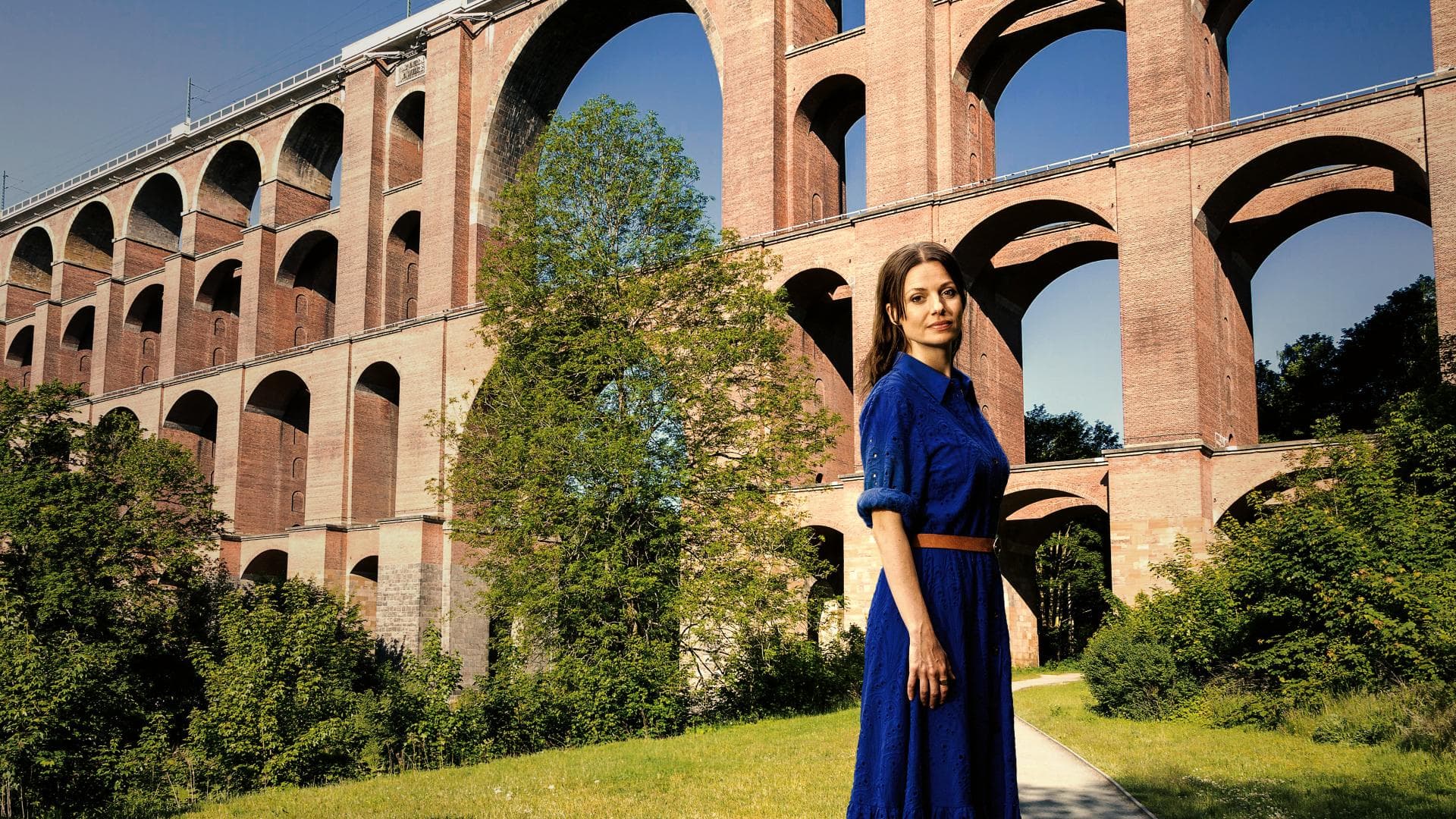 Julia Hartmann in "Mandat für Mai"