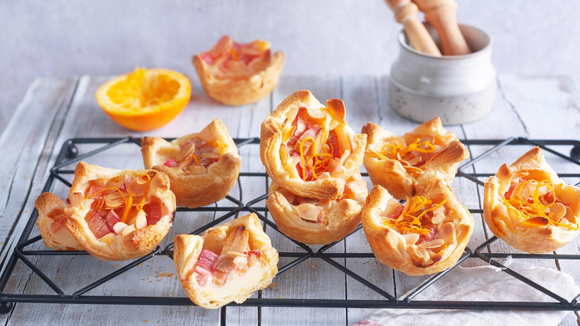 Rhabarber-Blätterteig-Törtchen mit Orange