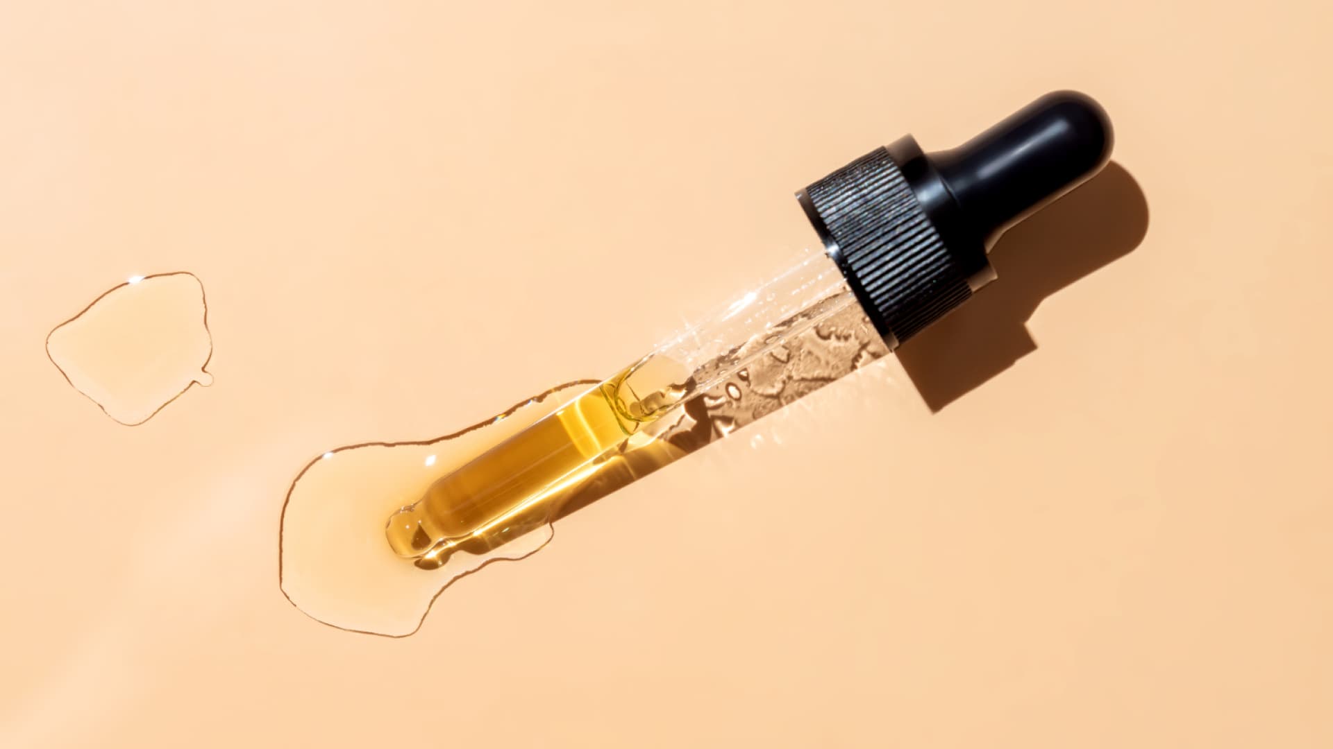 Pipette mit Arganöl für die Haare