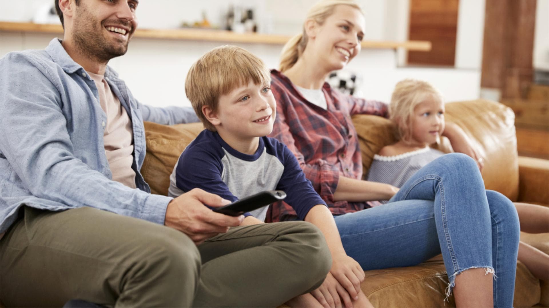 Familie schaut einen Film