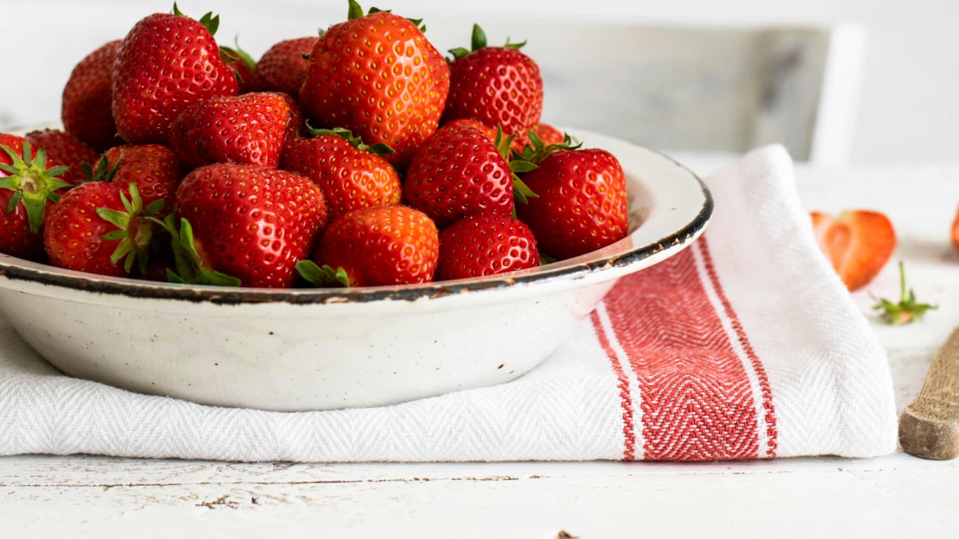 Frische Erdbeeren auf einem Teller