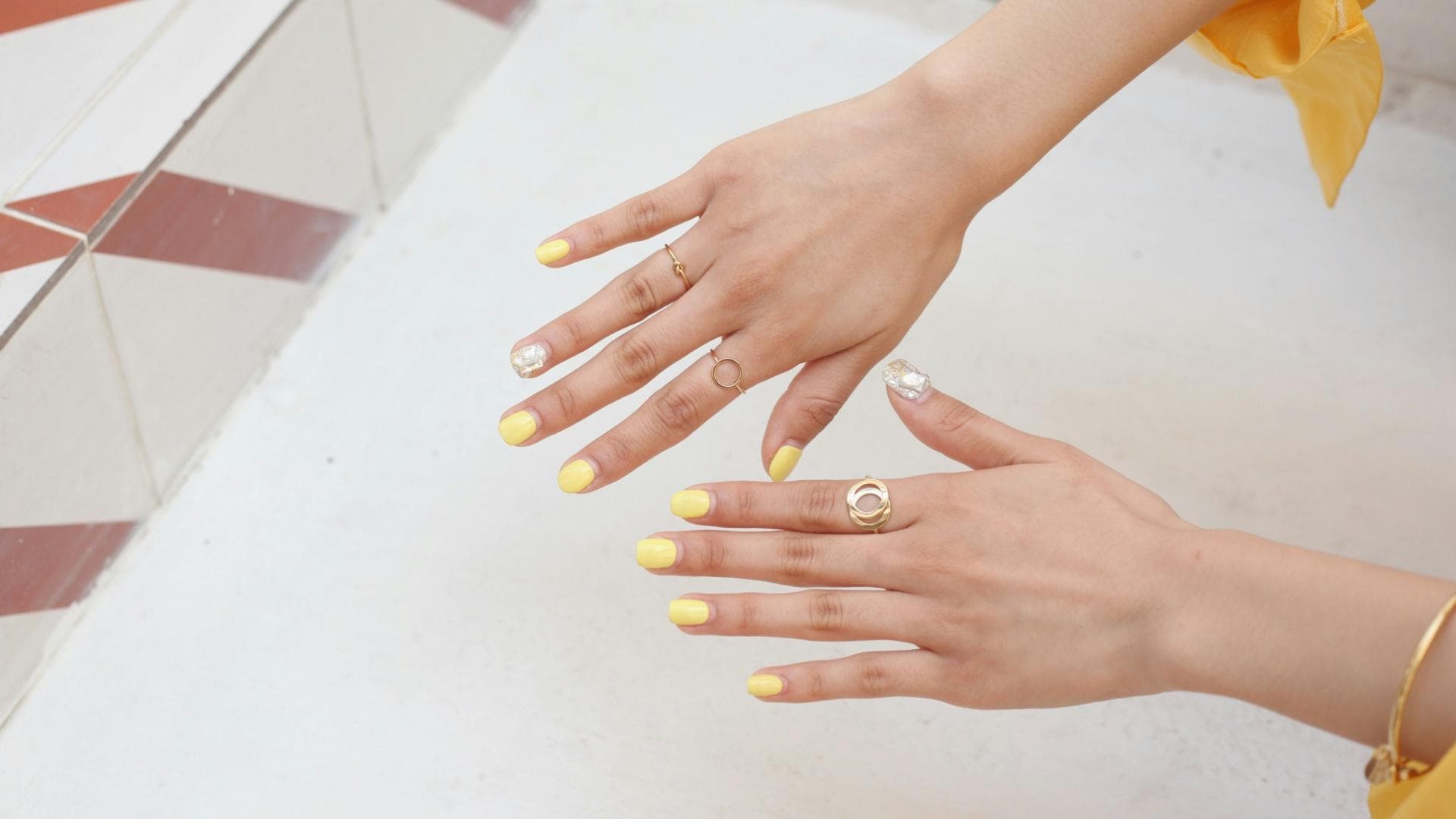 Gelbe Fingernägel