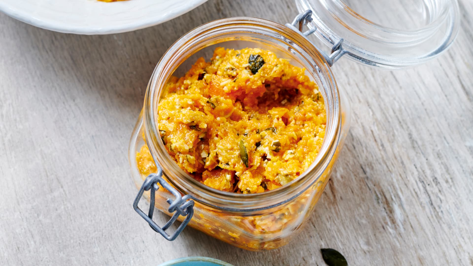 Möhren-Orangenpesto mit Kürbiskernen