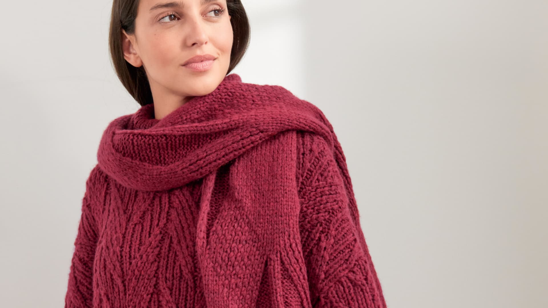 Gestrickter Schal mit Rautenmuster
