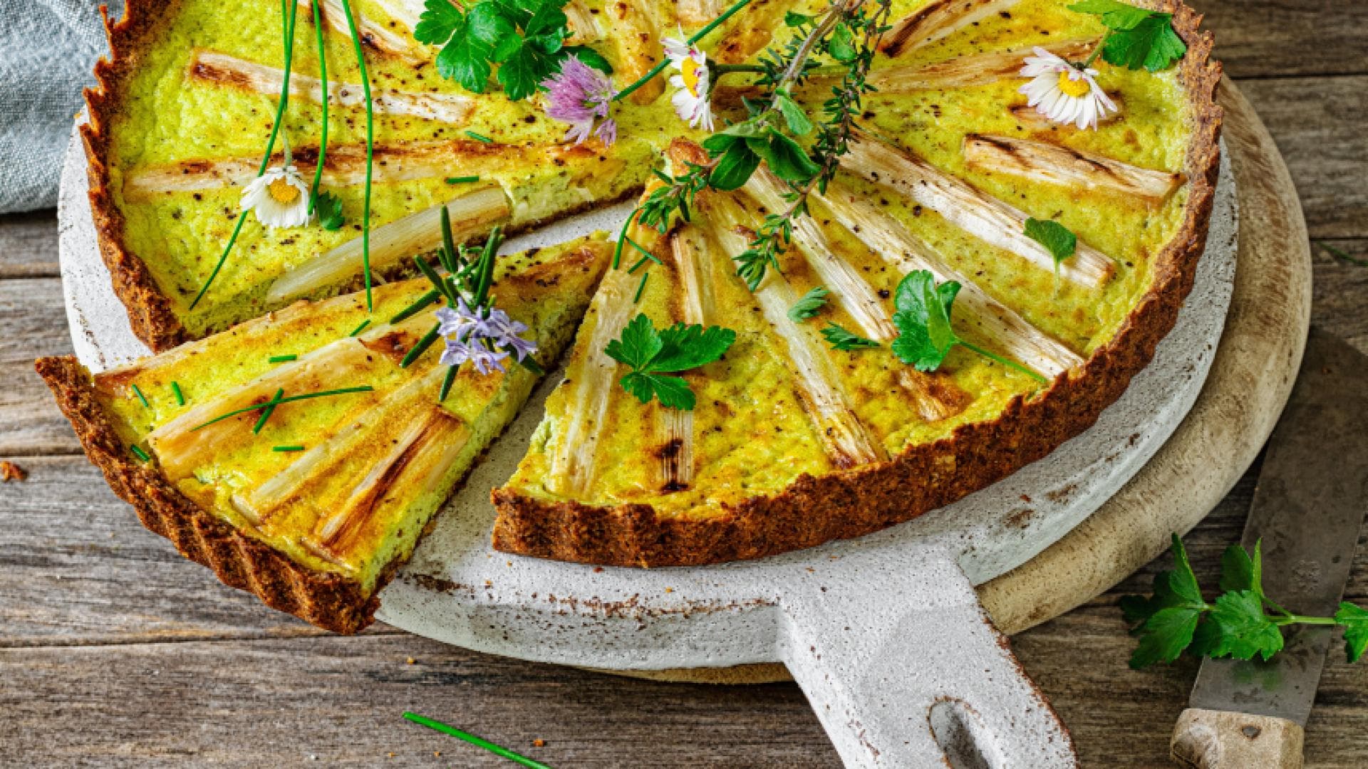 Spargel-Quiche mit Kräuter-Creme