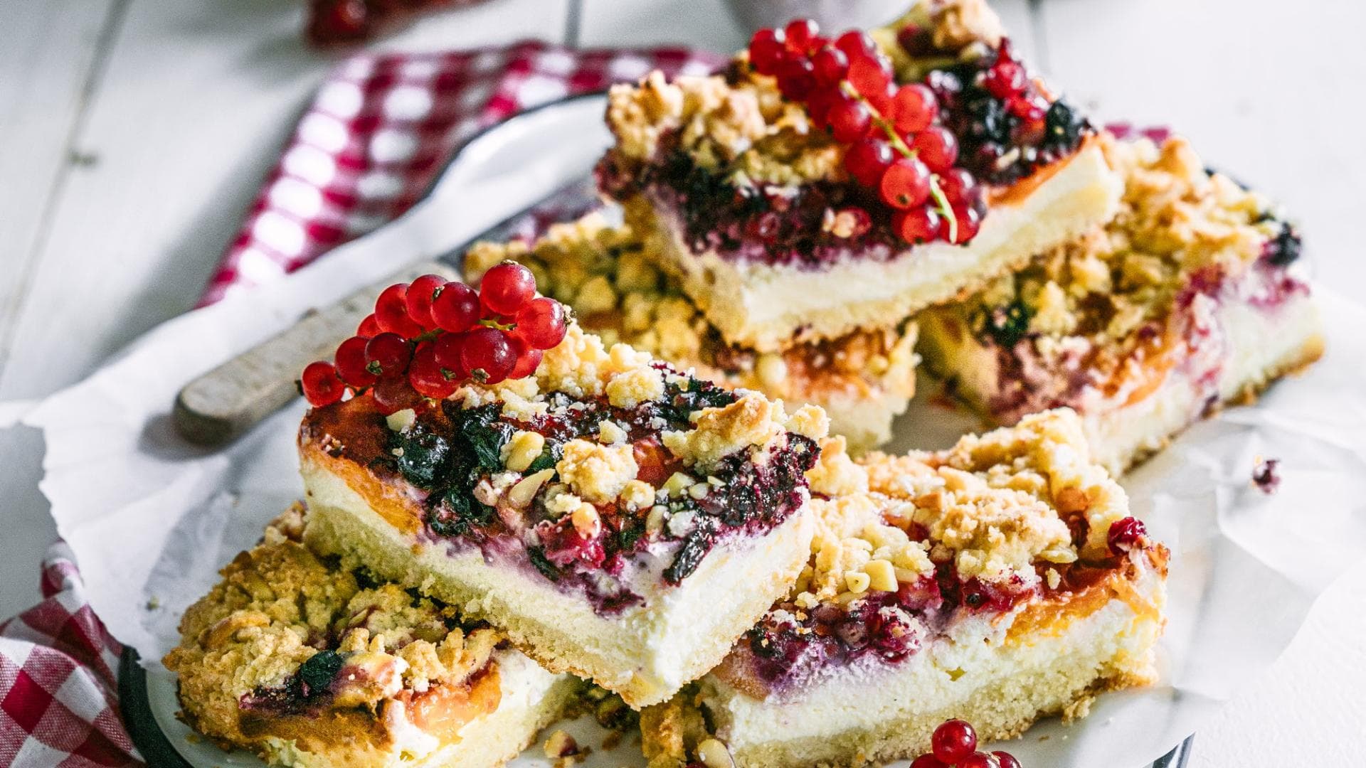 Rezept für Kuchen mit Johannisbeeren, Aprikosen und Quark