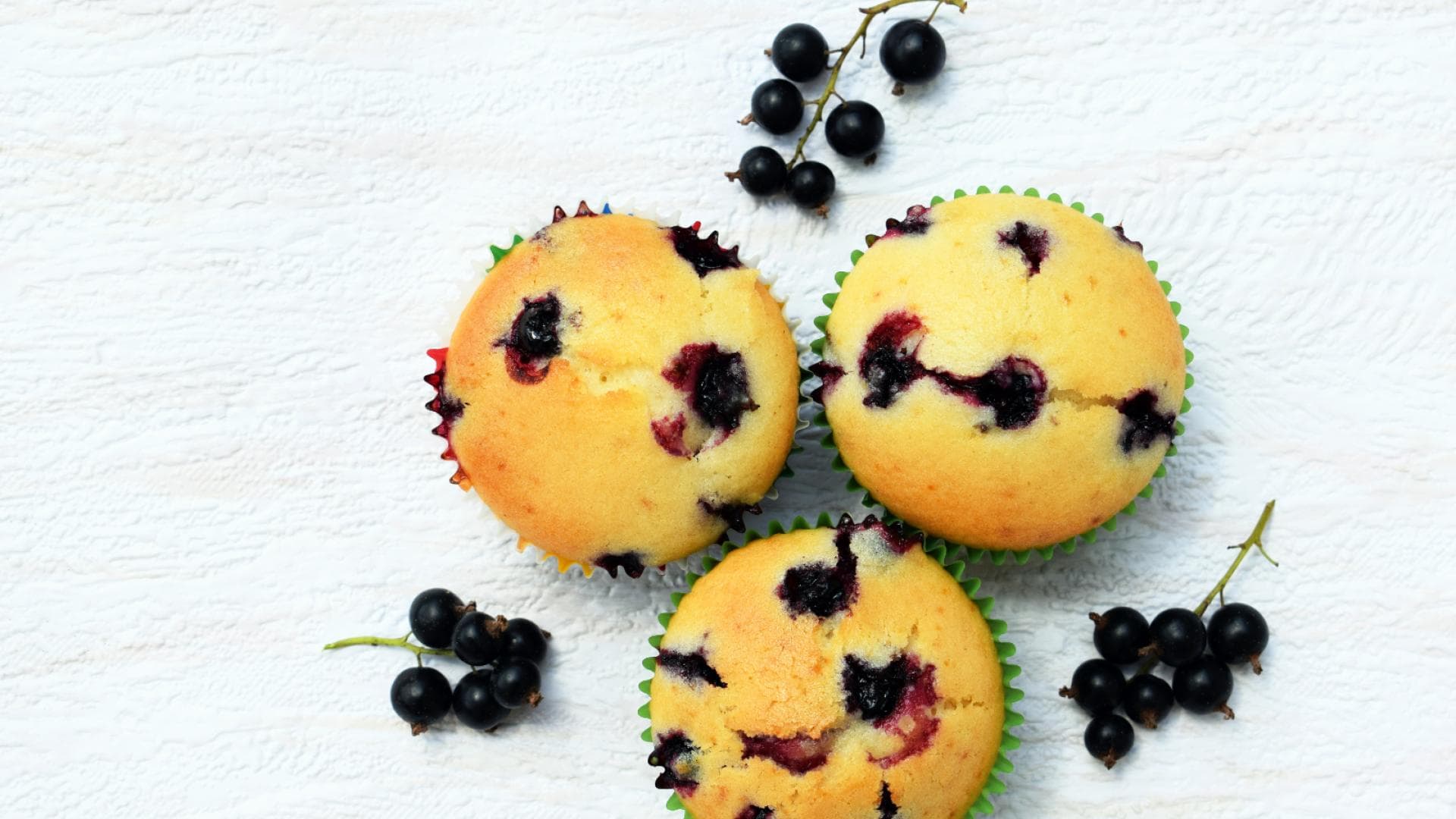 Schwarze Johannisbeer-Muffins 