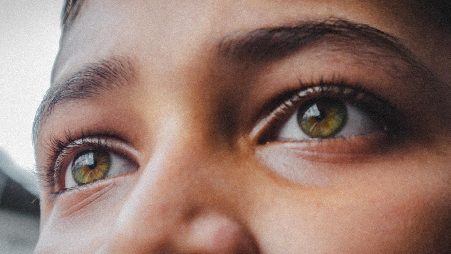 Nahaufnahme von den Augen einer Frau.