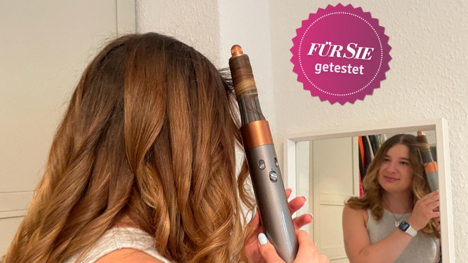 Redakteurin Laura Carstens macht den Dyson Airwrap Test.