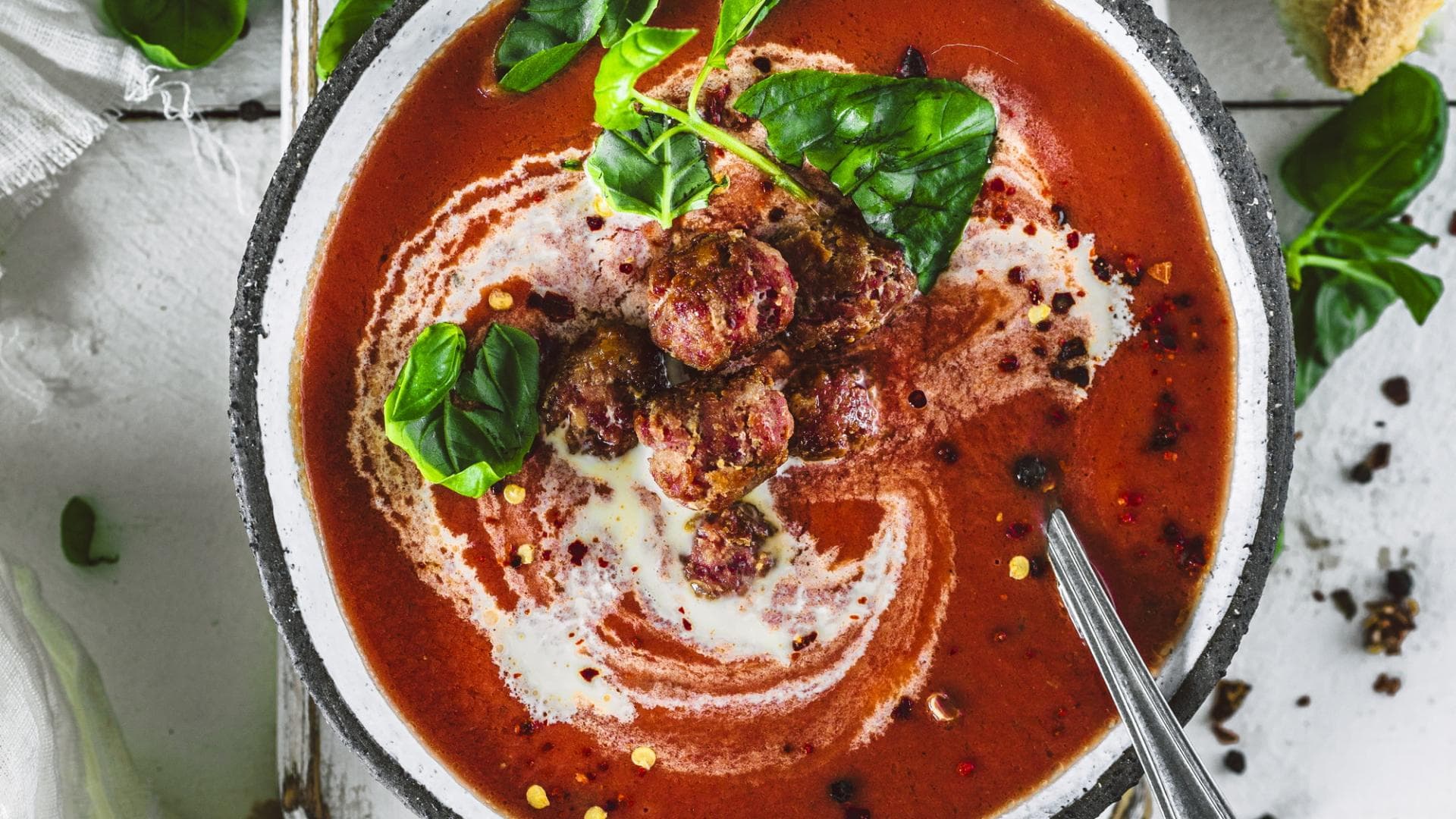 Tomatensuppe mit Salsiccia 