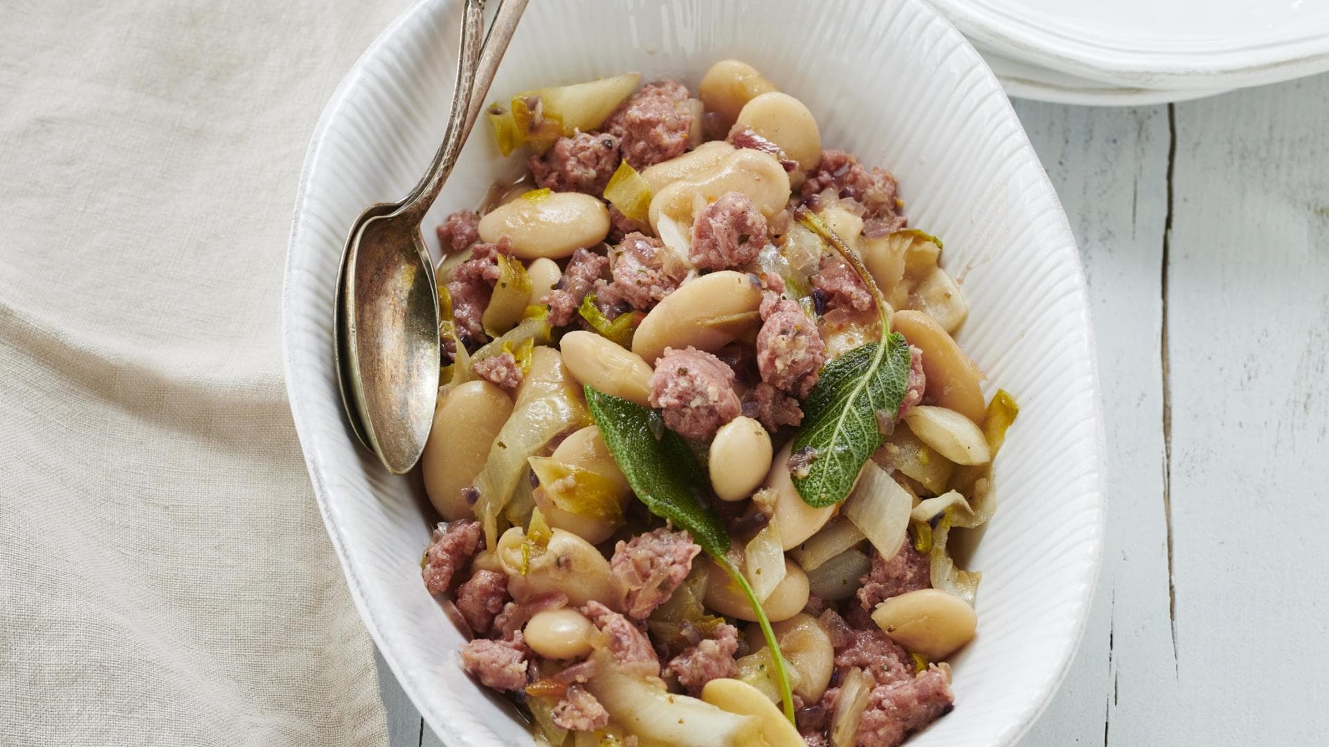 Salsiccia mit Bohnen 
