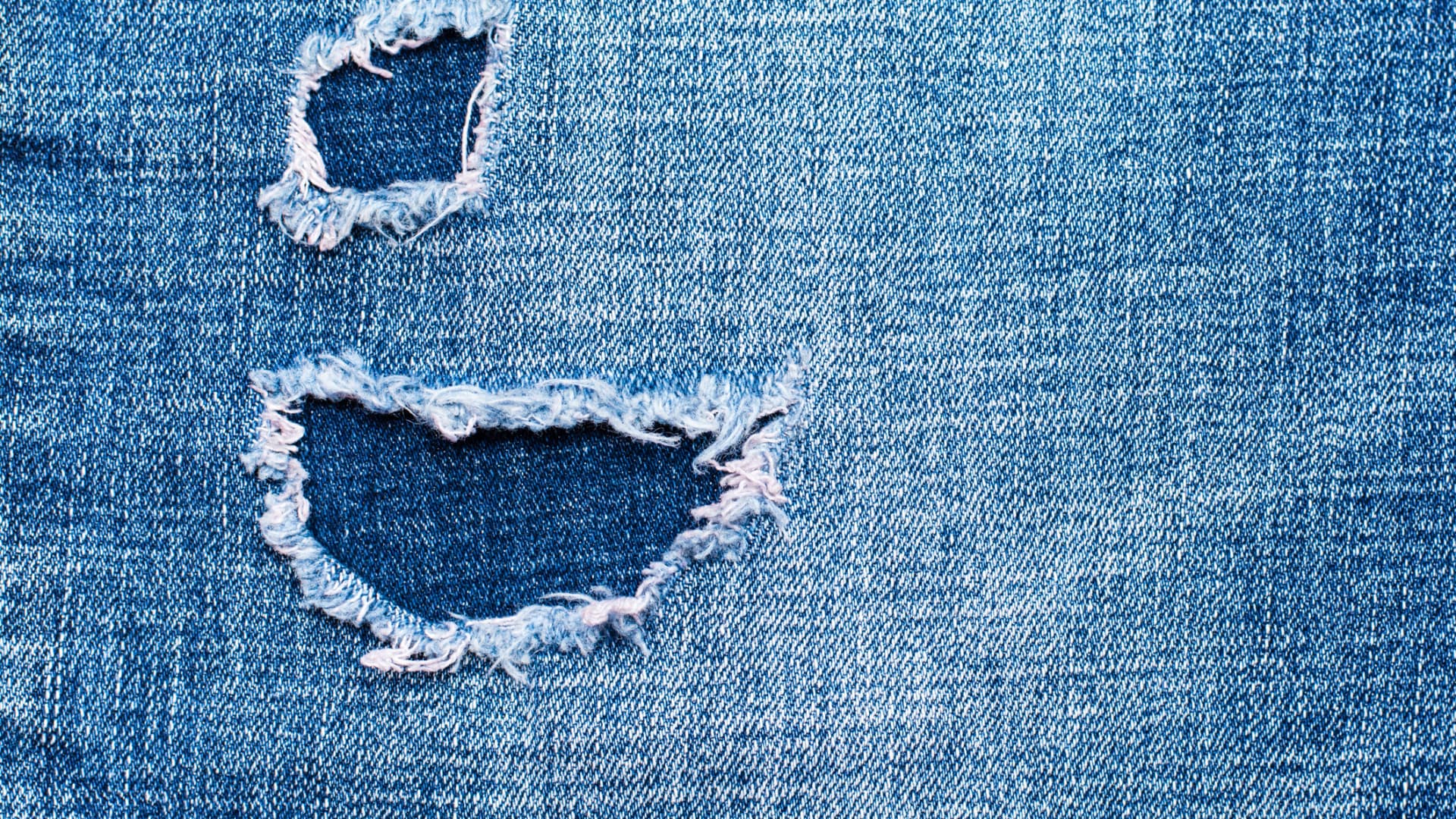 Jeans mit Löchern zum Flicken