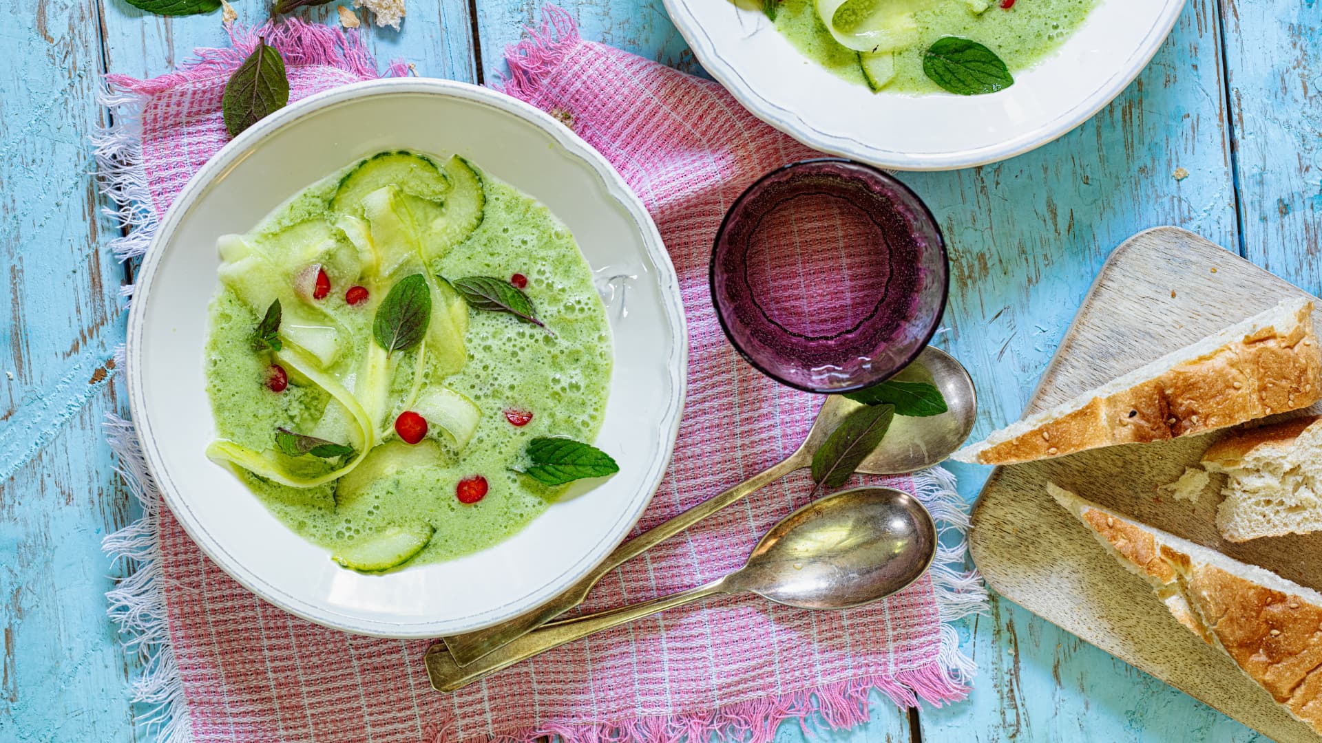 Kalte Gurkensuppe mit Ayran
