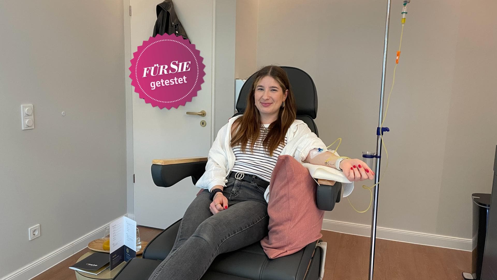 Redakteurin Laura Carstens bekommt eine Vitamin C Infusion.
