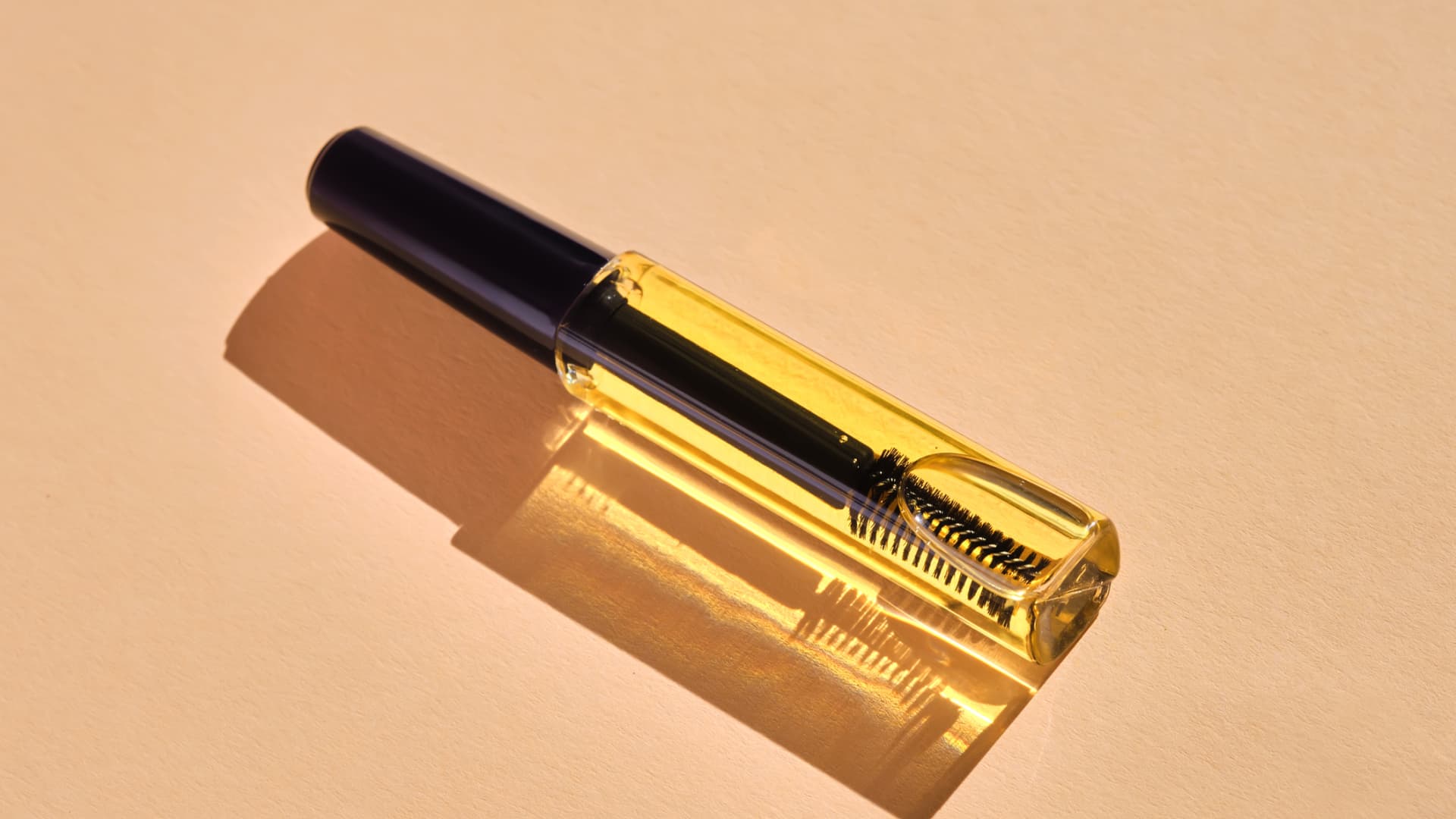 Selbst gemachtes Augenbrauenserum